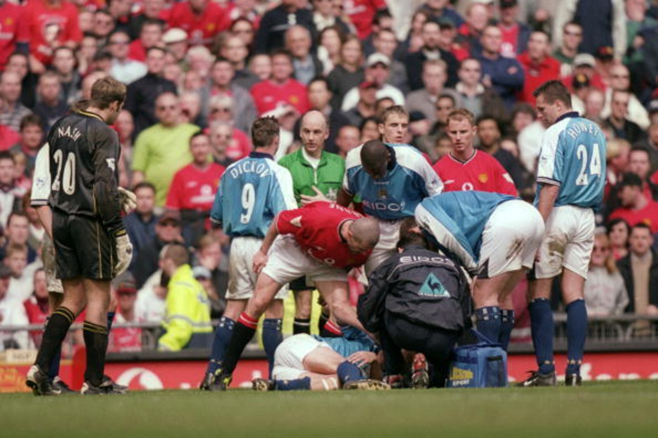 21 Apr 2001:  Roy Keane of Manchester United shouts at Alf Inge Haaland of Manchester City following his red card during the FA Carling Premiership match played at Old Trafford, in Manchester, England. The match ended in a 1-1 draw. \ Mandatory Credit: Ga