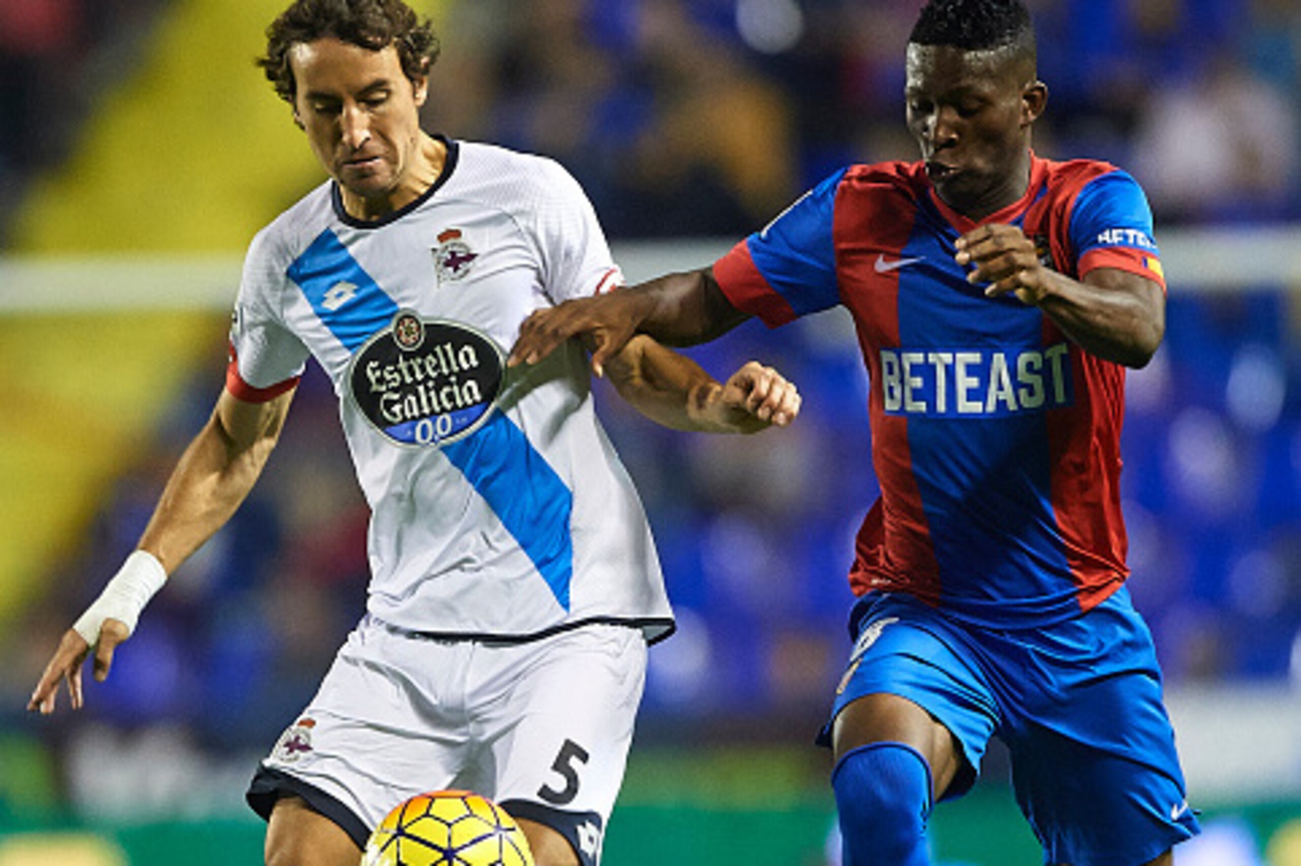 VALENCIA, SPAIN - NOVEMBER 07:  Lerma of Levante competes for the ball with Pedro Mosquera (L) of Deportivo during the La Liga match between Levante UD and RC Deportivo de La Coruna at Ciutat de Valencia Stadium on November 07, 2015 in Valencia, Spain.  (