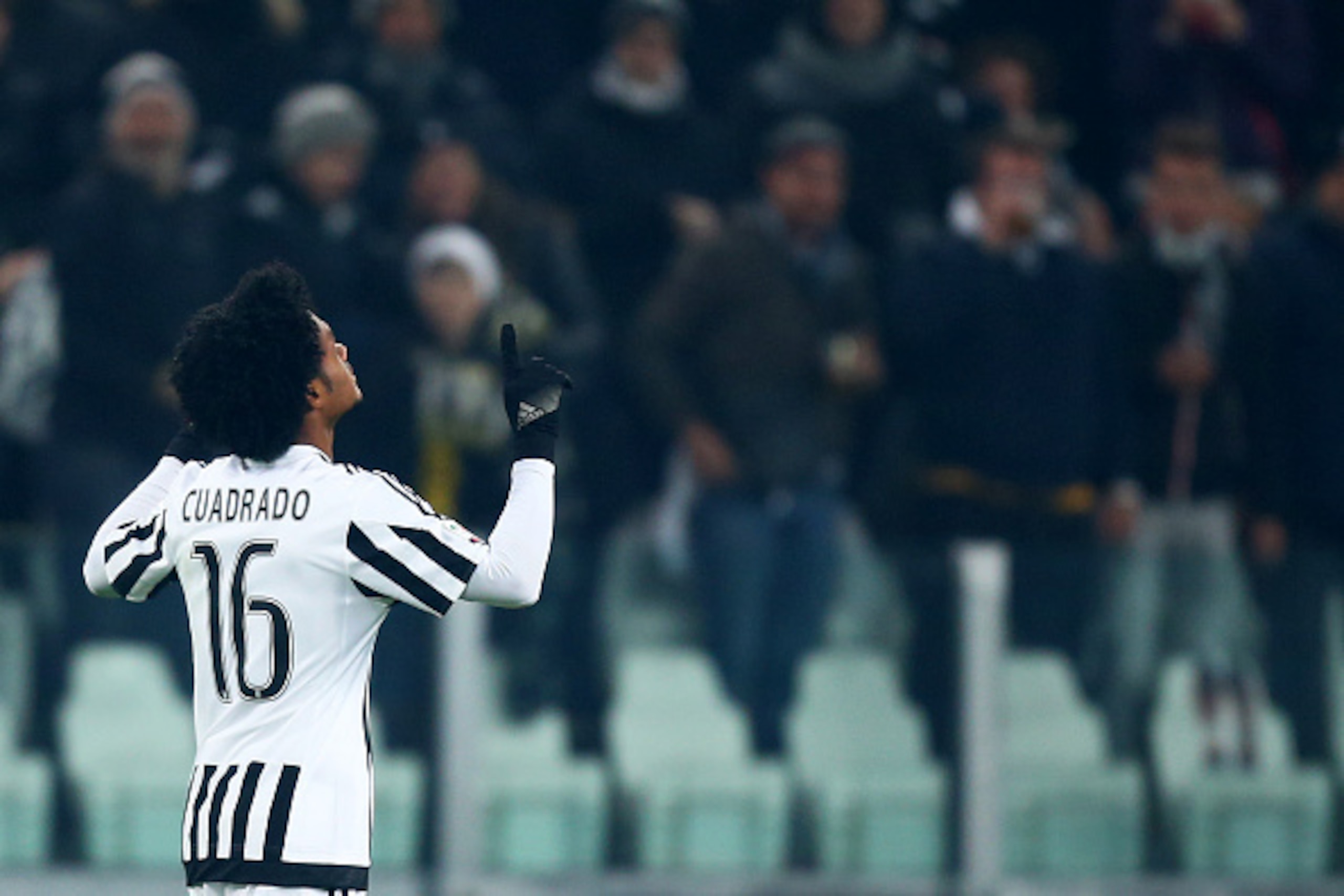 Juventus' midfielder Juan Cuadrado from Colombia (L) celebrates after scoring during the Italian Serie A football match Juventus vs Fiorentina on December 13, 2015 at the 'Juventus Stadium' in Turin. AFP PHOTO / MARCO BERTORELLO / AFP / MARCO BERTORELLO Juventus' midfielder Juan Cuadrado from Colombia (L) celebrates after scoring during the Italian Serie A football match Juventus vs Fiorentina on December 13, 2015 at the 'Juventus Stadium' in Turin. AFP PHOTO / MARCO BERTORELLO / AFP / MARCO BERTORELLO