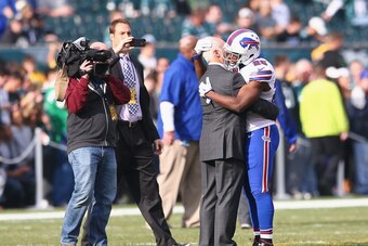 PHILADELPHIA, PA - DECEMBER 13:  Jeffrey Lurie, Owner of the Philadelphia Eagles, embraces former Philadelphia Eagle LeSean McCoy #25 of the Buffalo Bills before the start of the game at Lincoln Financial Field on December 13, 2015 in Philadelphia, Pennsy