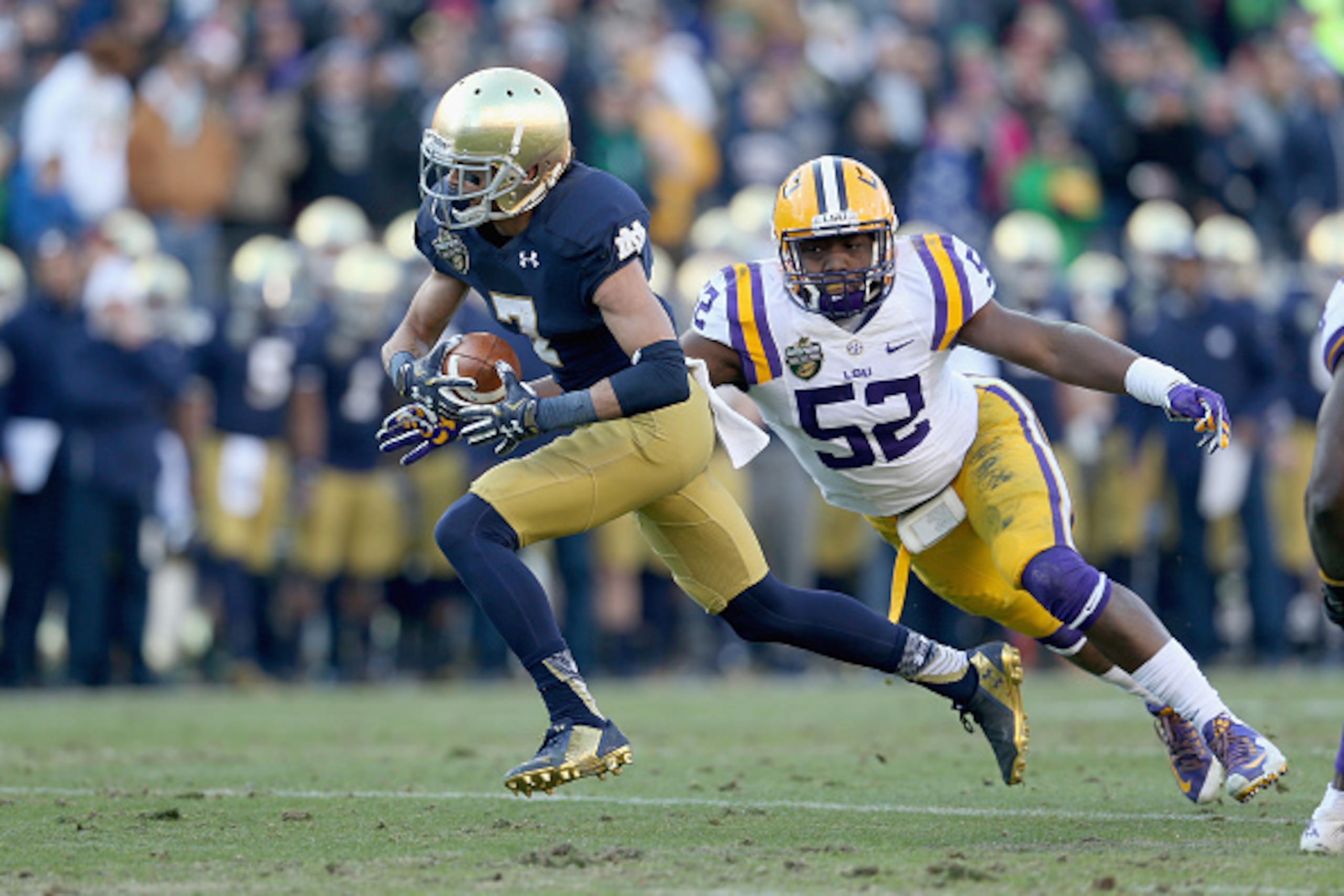 NASHVILLE, TN - DECEMBER 30:  Will Fuller #7 of the Notre Dame Fighting Irish runs with the ball against the LSU Tigers during the Franklin American Mortgage Music City Bowl at LP Field on December 30, 2014 in Nashville, Tennessee.  (Photo by Andy Lyons/G