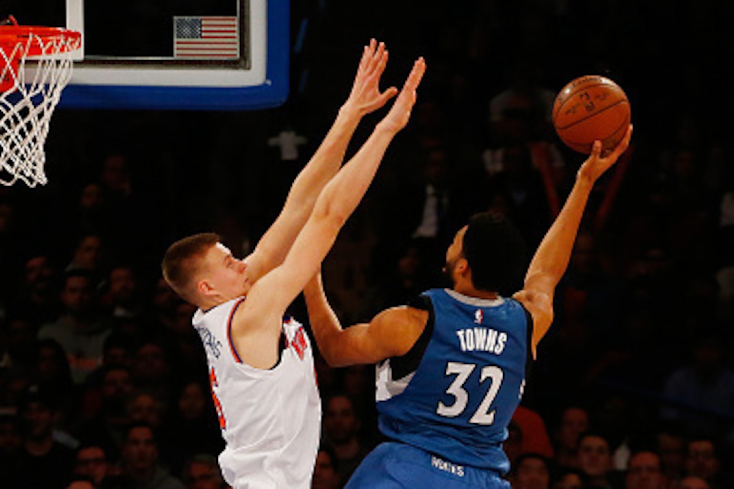 NEW YORK, NY - DECEMBER 16: Karl-Anthony Towns #32 of the Minnesota Timberwolves drives to the basket against Kristaps Porzingis #6 of the New York Knicks at Madison Square Garden on December 16, 2015 in New York City. NOTE TO USER: User expressly acknow NEW YORK, NY - DECEMBER 16: Karl-Anthony Towns #32 of the Minnesota Timberwolves drives to the basket against Kristaps Porzingis #6 of the New York Knicks at Madison Square Garden on December 16, 2015 in New York City. NOTE TO USER: User expressly acknow