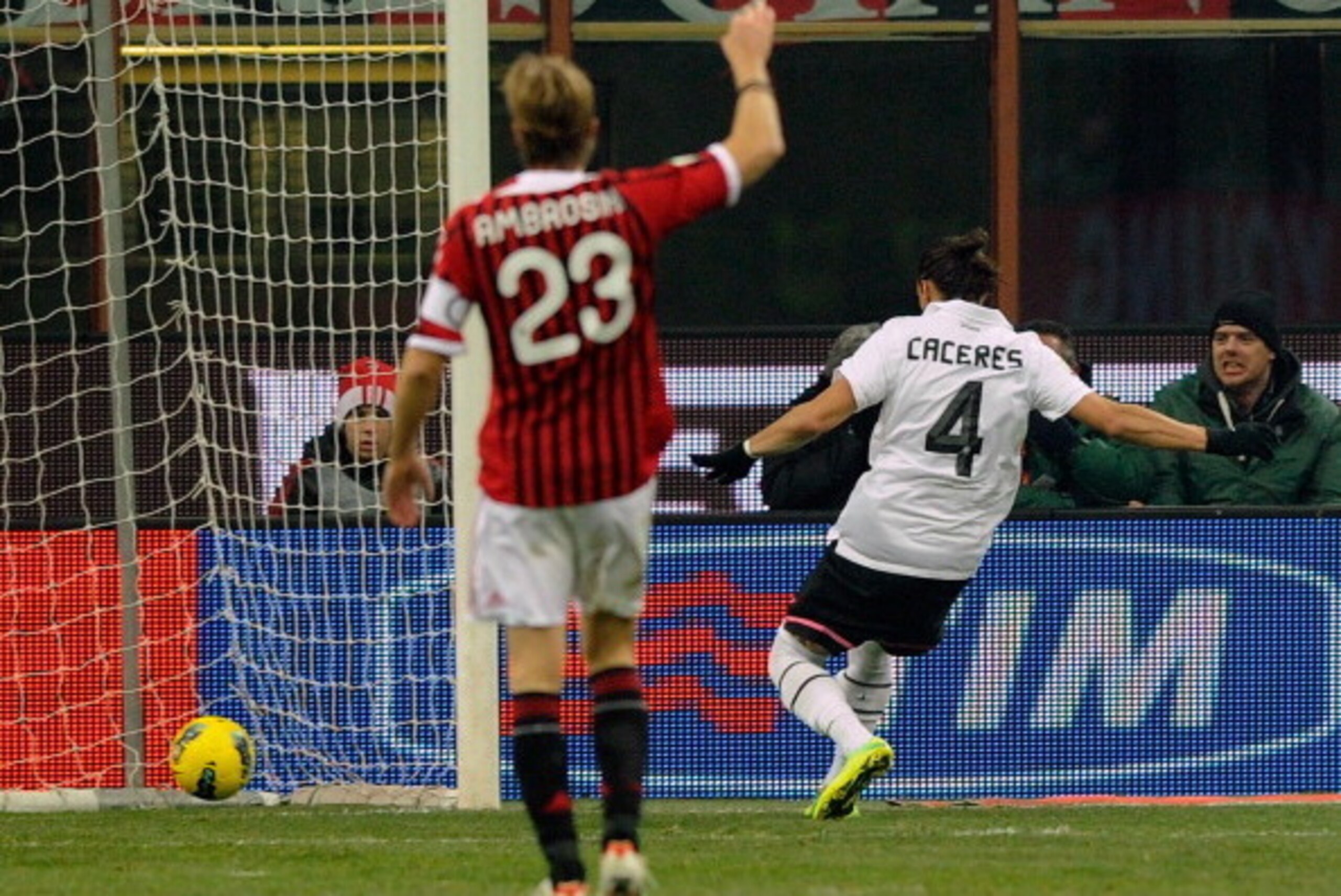 MILAN, ITALY - FEBRUARY 08:  Martin Caceres (R) of Juventus FC scores the first goal during the Tim Cup match between AC Milan and Juventus FC at Giuseppe Meazza Stadium on February 8, 2012 in Milan, Italy.  (Photo by Claudio Villa/Getty Images)