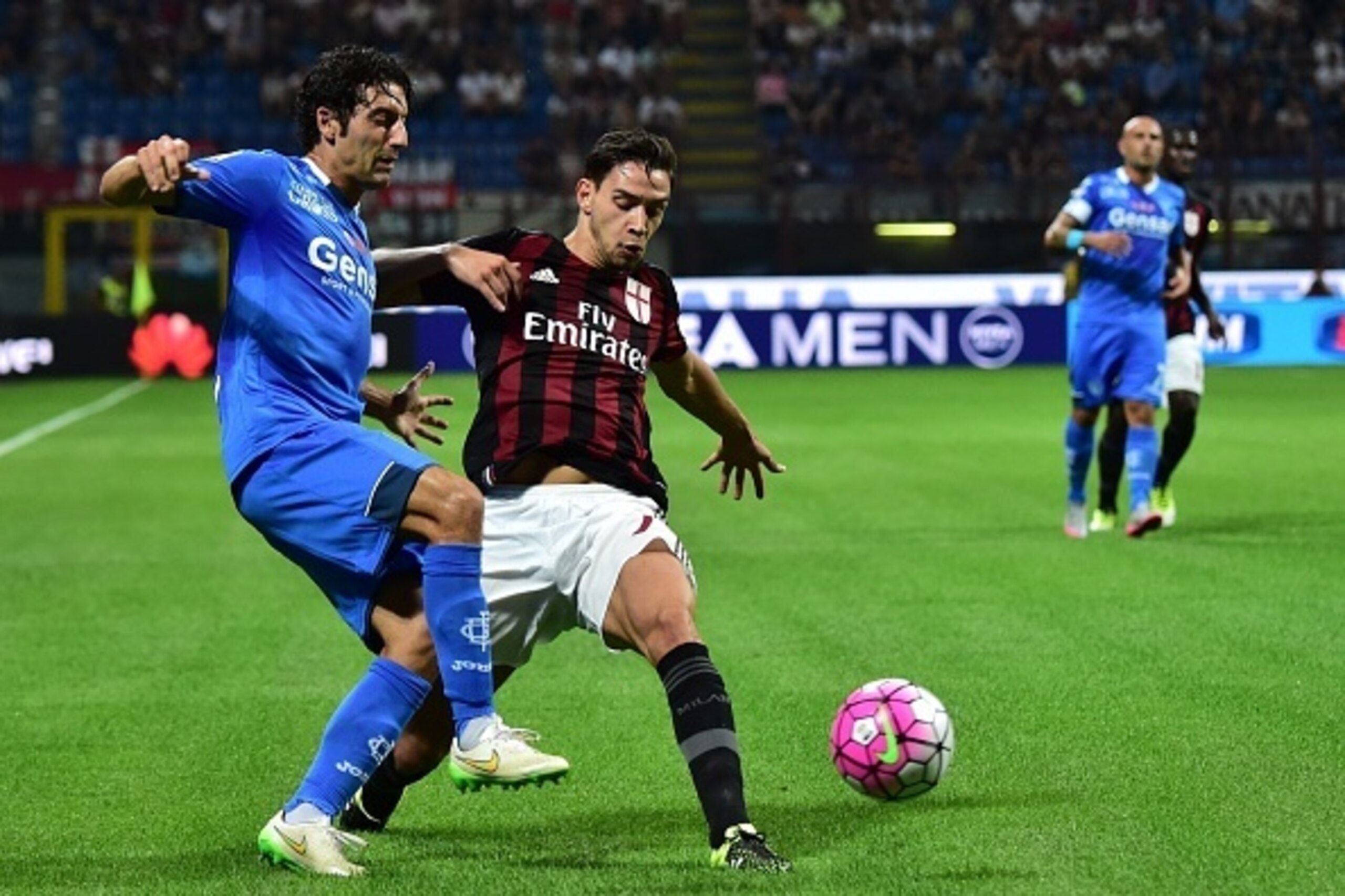 Empoli's midfielder from Italy Daniele Croce (L) fights for the ball with AC Milan's defender from Italy Mattia De Sciglio during the Italian Serie A football match between AC Milan and Empoli  at San Siro Stadium in Milan on August 29, 2015. AFP PHOTO / 