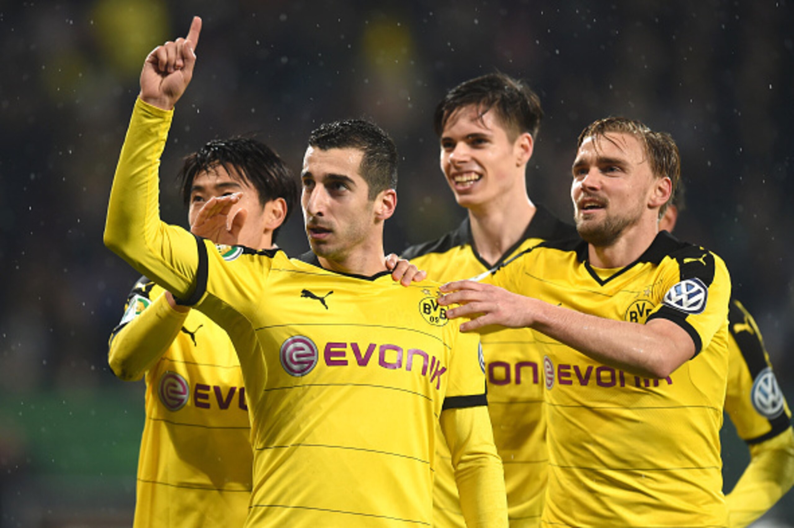 Dortmund's Armenian midfielder Henrikh Mkhitaryan (2ndL)and teammates celebrate after a second goal during the German Cup DFB Pokal third round match between Borussia Dortmund and FC Augsburg in Augsburg on December 16, 2015. / AFP / Christof STACHE / RE Dortmund's Armenian midfielder Henrikh Mkhitaryan (2ndL)and teammates celebrate after a second goal during the German Cup DFB Pokal third round match between Borussia Dortmund and FC Augsburg in Augsburg on December 16, 2015. / AFP / Christof STACHE / RE