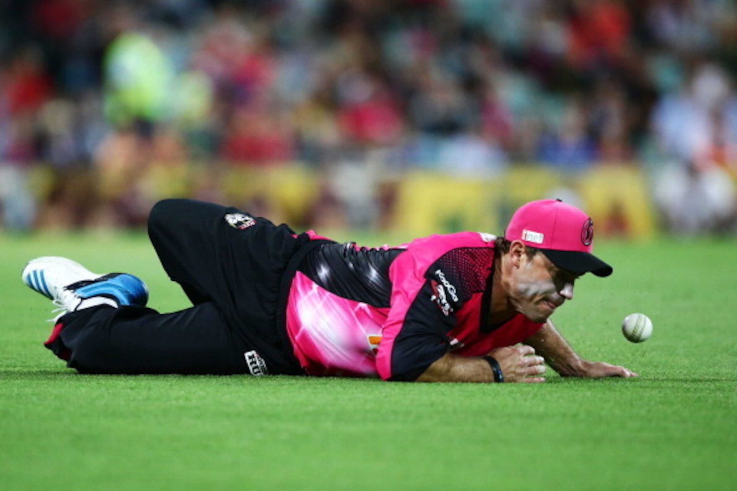 SYDNEY, AUSTRALIA - FEBRUARY 05:  Michael Lumb of the Sixers fields during the Big Bash League semi final match between the Sydney Sixers and the Perth Scorchers at Sydney Cricket Ground on February 5, 2014 in Sydney, Australia.  (Photo by Matt King/Getty