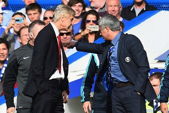 LONDON, ENGLAND - OCTOBER 05:  Managers Arsene Wenger of Arsenal and Jose Mourinho manager of Chelsea clash during the Barclays Premier League match between Chelsea and Arsenal at Stamford Bridge on October 4, 2014 in London, England.  (Photo by Shaun Bot