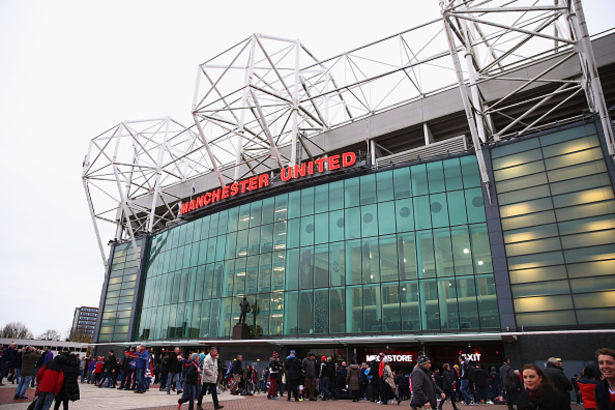 MANCHESTER, ENGLAND - DECEMBER 05:  Fans arrive at the stadium prior to the Barclays Premier League match between Manchester United and West Ham United at Old Trafford on December 5, 2015 in Manchester, England.  (Photo by Clive Brunskill/Getty Images)