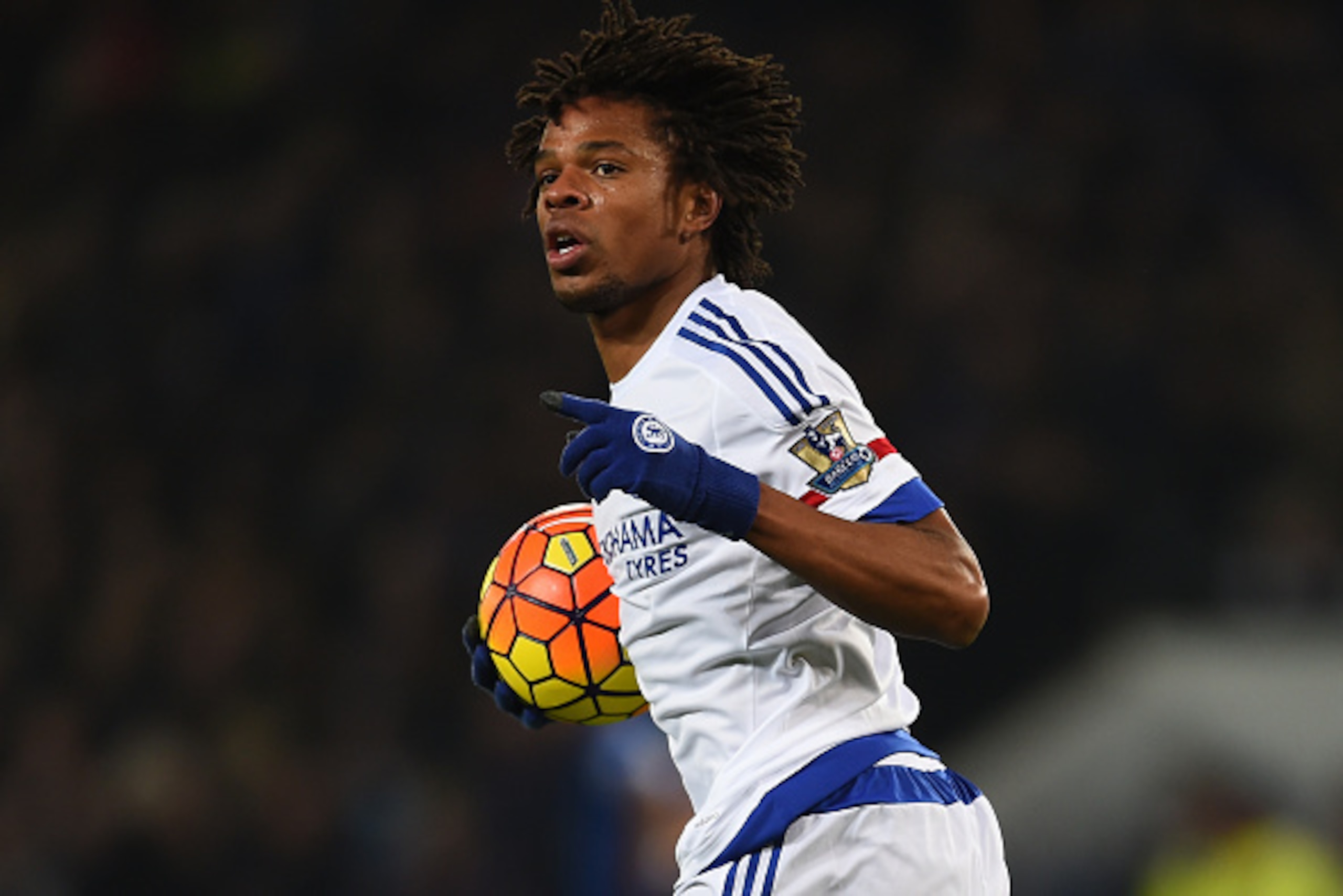 LEICESTER, ENGLAND - DECEMBER 14:  Loic Remy of Chelsea celebrates after scoring a goal during the Barclays Premier League match between Leicester City and Chelsea at the King Power Stadium on December14, 2015 in Leicester, United Kingdom.  (Photo by Laur