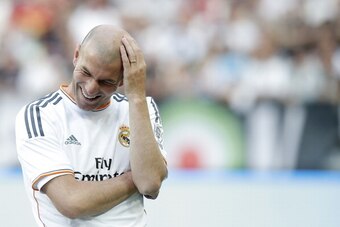 Real Madrid's midfielder Zinedine Zidane reacts during the Unesco Cup football match Juventus Legends vs Real Madrid Leyendas on June 2, 2014 in Juventus Stadium in Turin. AFP PHOTO / MARCO BERTORELLO        (Photo credit should read MARCO BERTORELLO/AFP/