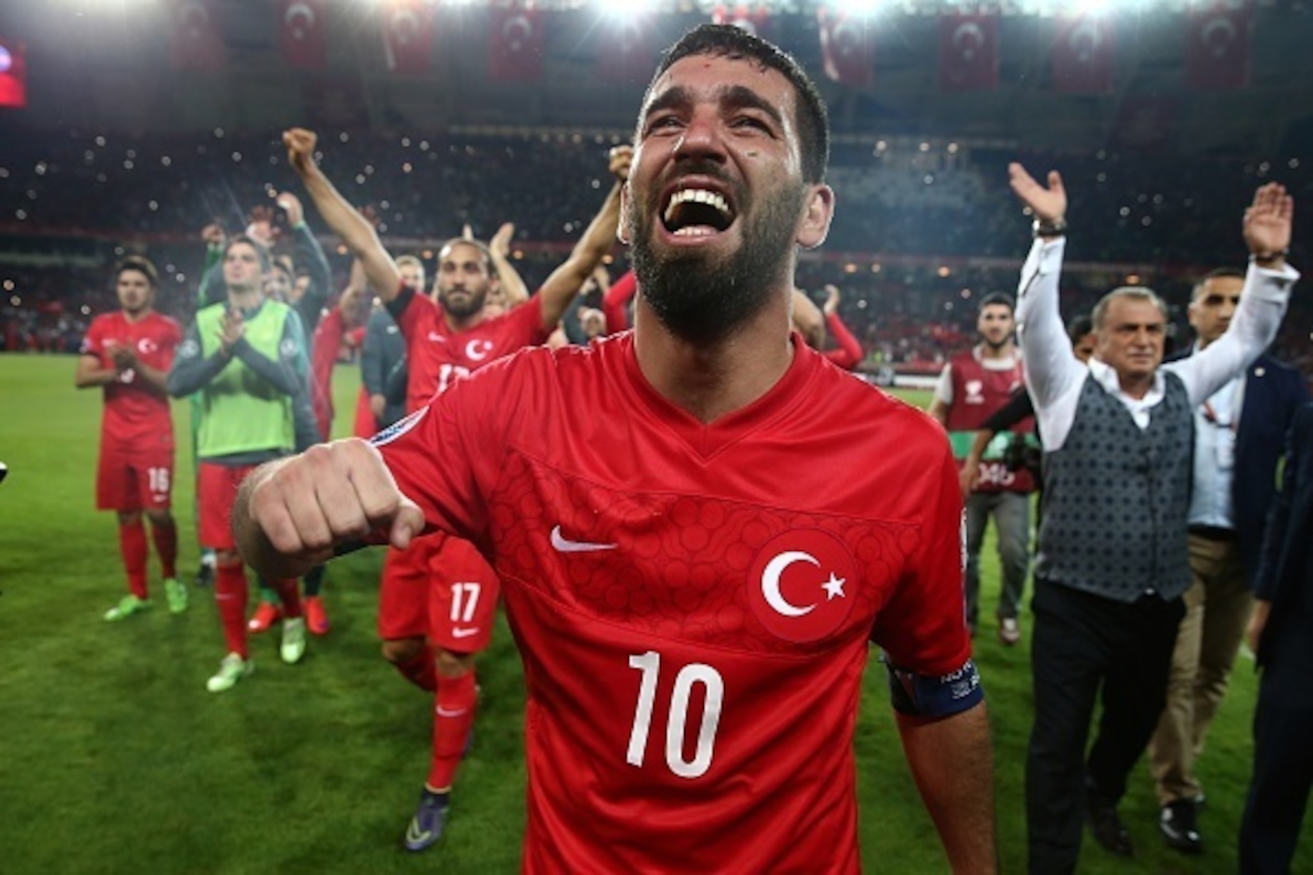 Turkey's midfielder Arda Turan (C) celebrates at the end of the Euro 2016 Group A qualifying football match between Turkey and Iceland on October 13, 2015 at the Konya Arena stadium in Konya. AFP PHOTO / STRINGER        (Photo credit should read STR/AFP/G