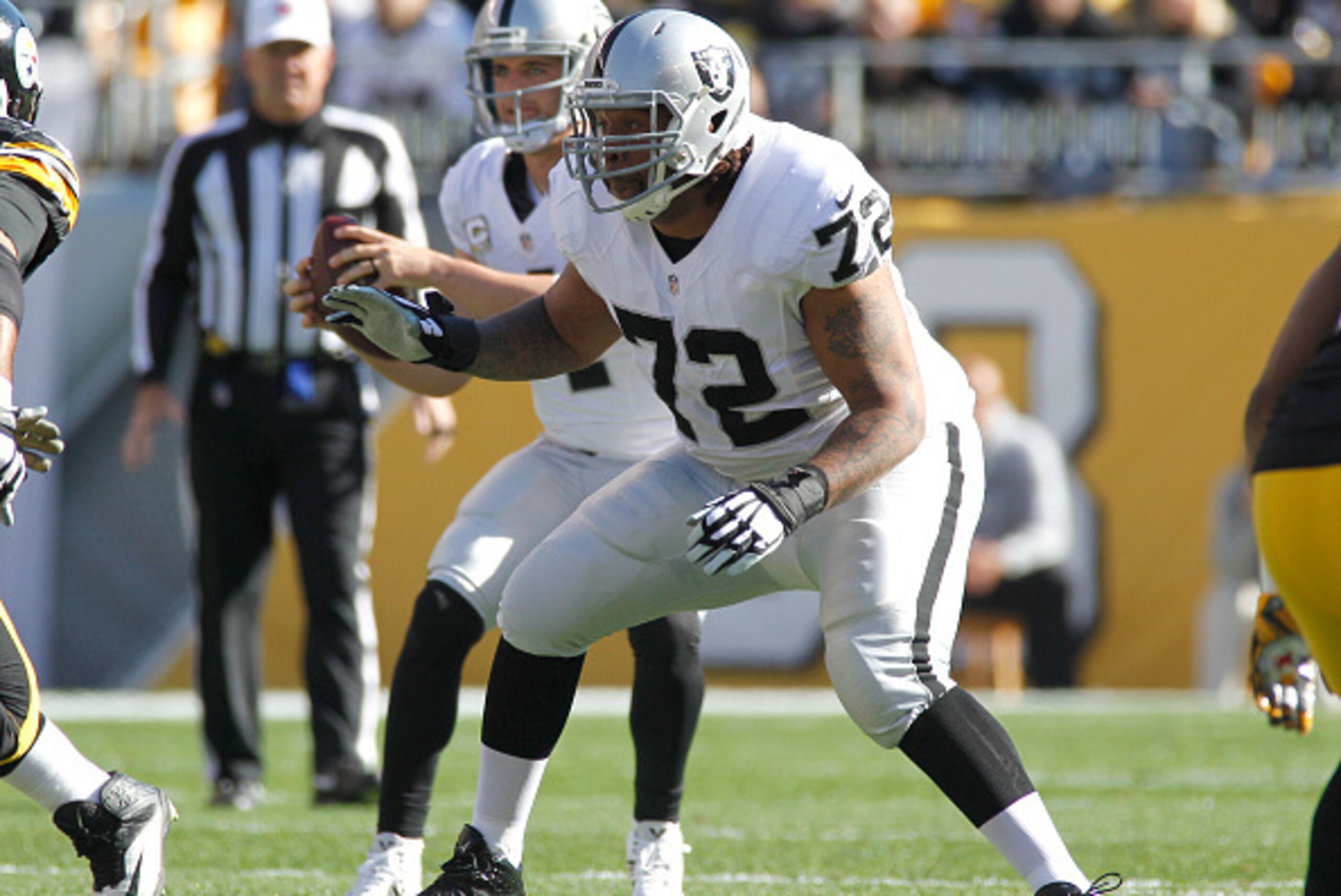 PITTSBURGH, PA - NOVEMBER 08:  Donald Penn #72 of the Oakland Raiders in action during the game against the Pittsburgh Steelers on November 8, 2015 at Heinz Field in Pittsburgh, Pennsylvania.  (Photo by Justin K. Aller/Getty Images)