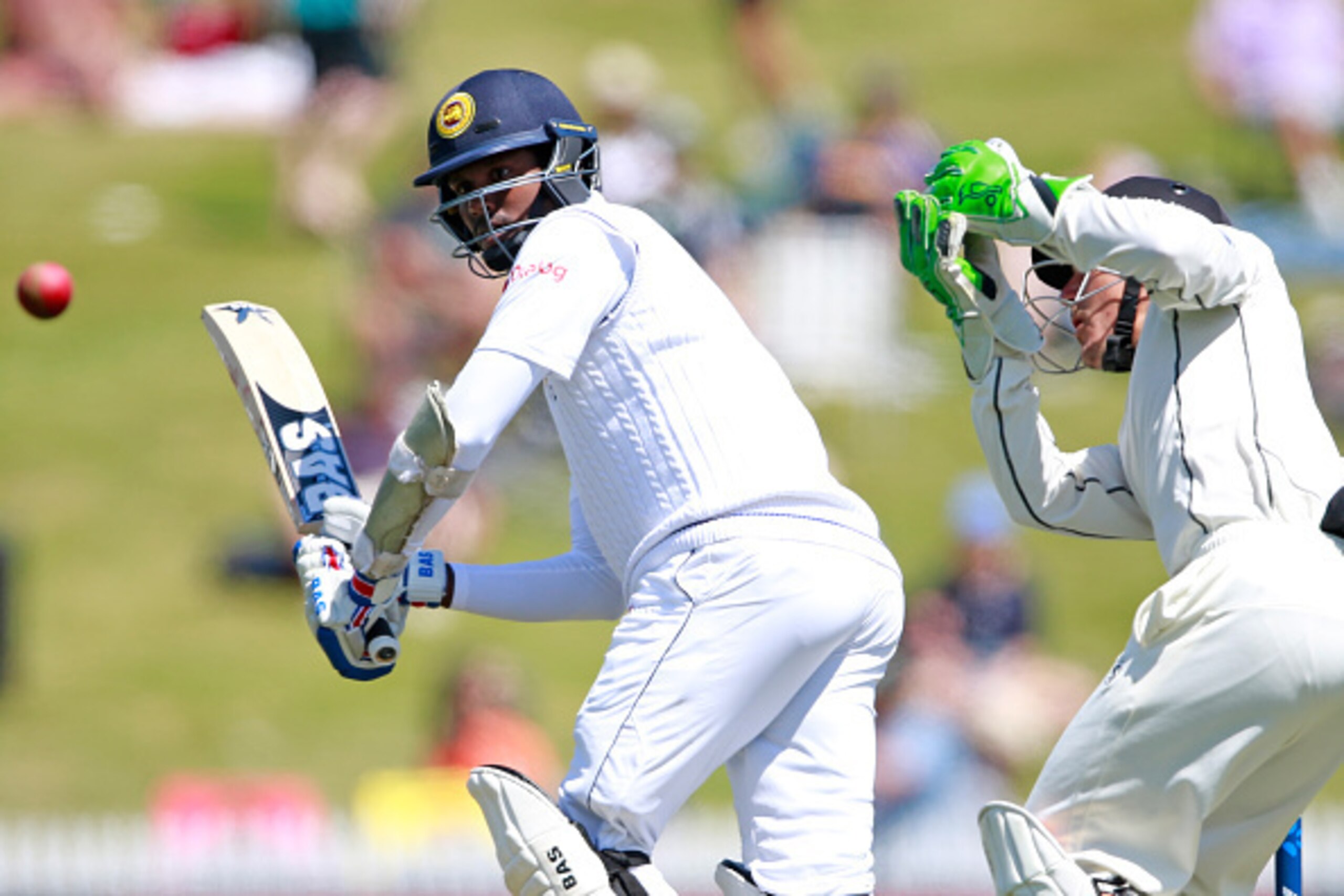 HAMILTON, NEW ZEALAND - DECEMBER 18:  Angelo Mathews of Sri Lanka bats during day one of the Second Test match between New Zealand and Sri Lanka at Seddon Park on December 18, 2015 in Hamilton, New Zealand.  (Photo by Phil Walter/Getty Images)