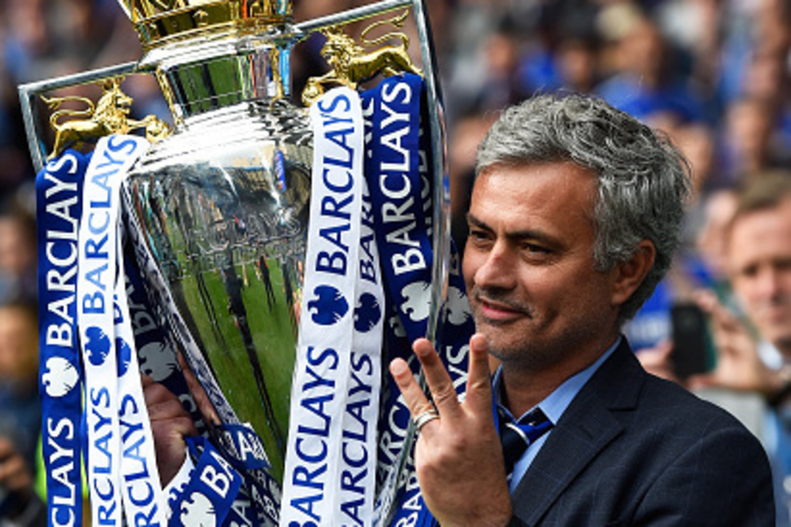 LONDON, ENGLAND - MAY 24: Jose Mourinho manager of Chelsea holds up three fingers as he celebrates with the trophy after the Barclays Premier League match between Chelsea and Sunderland at Stamford Bridge on May 24, 2015 in London, England. Chelsea were c
