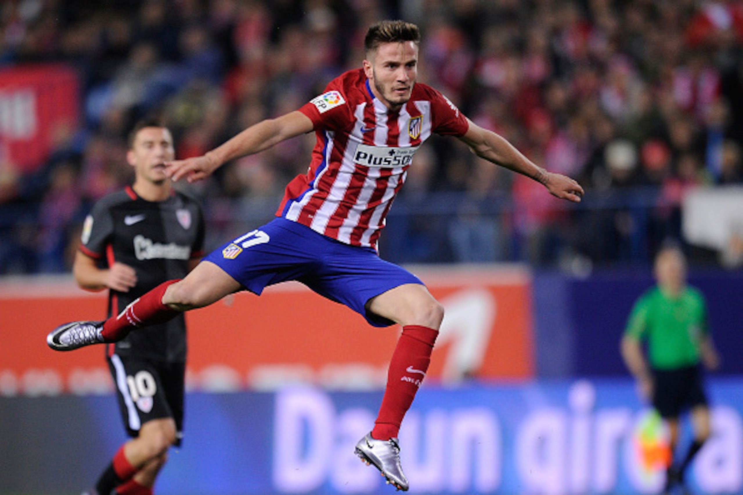 MADRID, SPAIN - DECEMBER 13:  Saul Niguez of Club Atletico de Madrid in action during the La Liga match between Club Atletico de Madrid and Athletic Club at Vicente Calderon Stadium on December 13, 2015 in Madrid, Spain.  (Photo by Denis Doyle/Getty Image