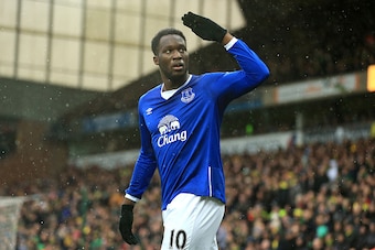 NORWICH, ENGLAND - DECEMBER 12:  Romelu Lukaku of Everton celebrates scoring his team's first goal during the Barclays Premier League match between Norwich City and Everton at Carrow Road on December 12, 2015 in Norwich, United Kingdom.  (Photo by Stephen