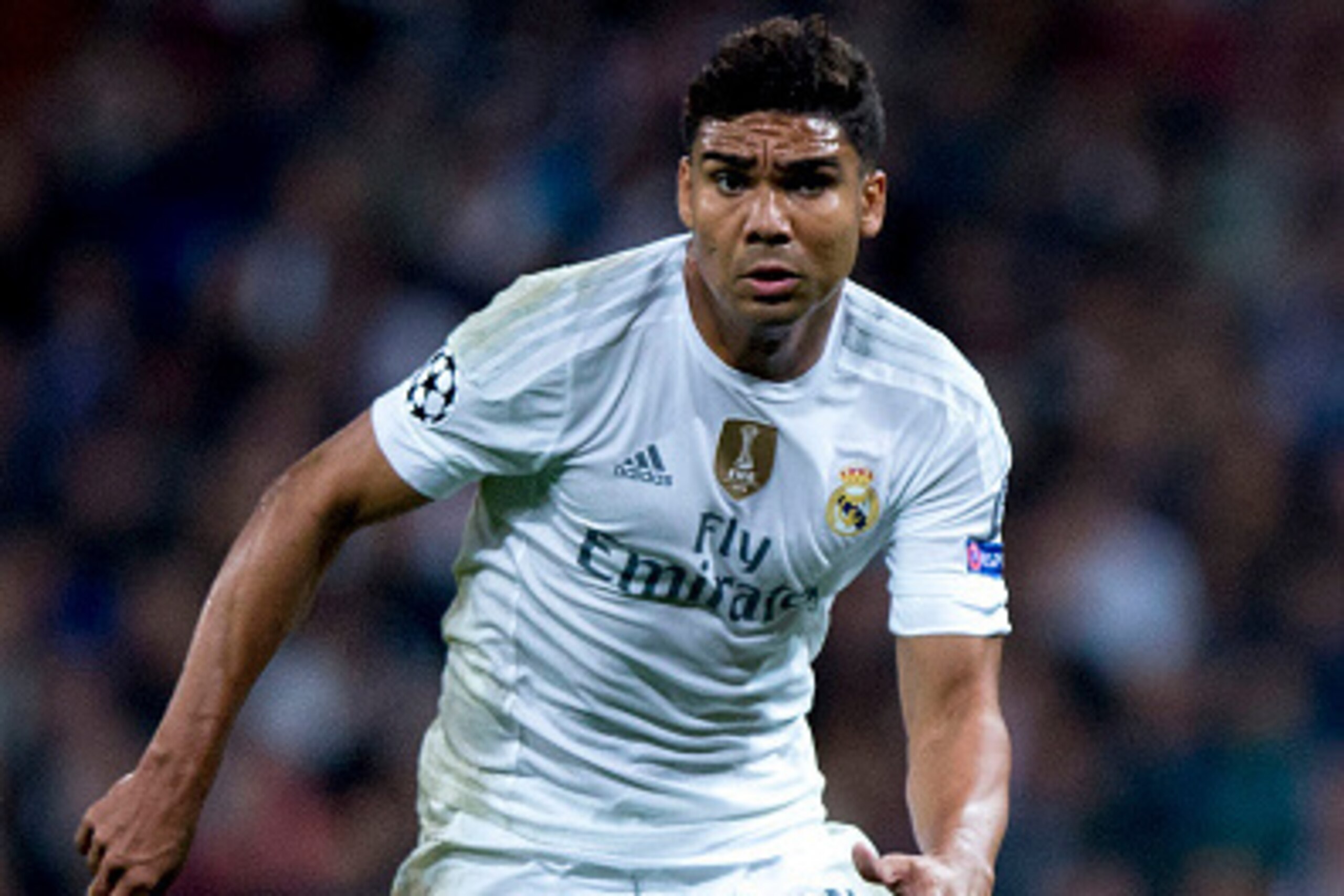 MADRID, SPAIN - NOVEMBER 03: Carlos Casemiro of Real Madrid CF controls the ball during the UEFA Champions League Group A match between Real Madrid CF and Paris Saint-Germain at Estadio Santiago Bernabeu on November 3, 2015 in Madrid, Spain.  (Photo by Go