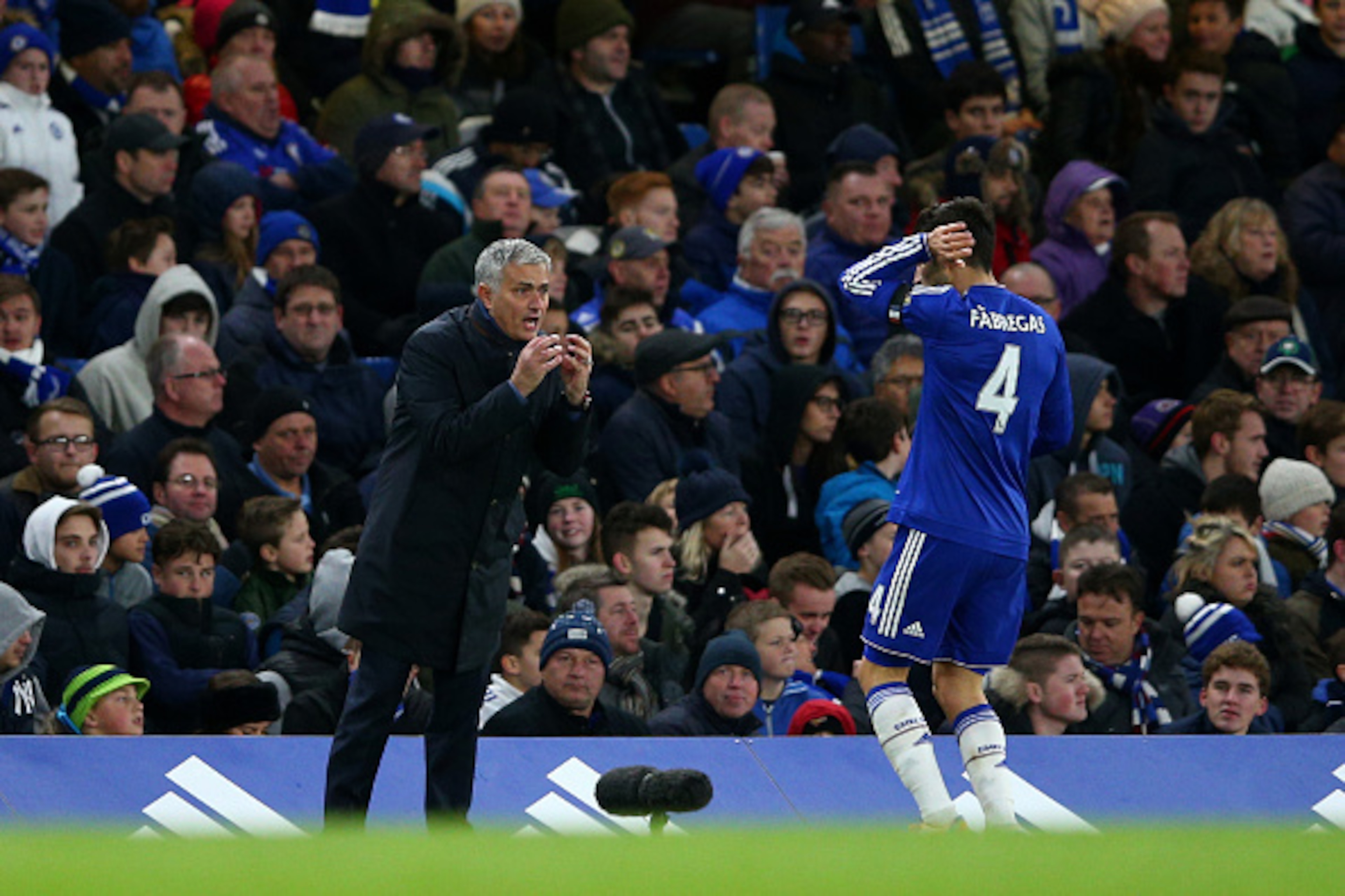 LONDON, ENGLAND - NOVEMBER 21:  Jose Mourinho (L) Manager of Chelsea instructs to Sesc Fabregas (R) during the Barclays Premier League match between Chelsea and Norwich City at Stamford Bridge on November 21, 2015 in London, England.  (Photo by Paul Gilha