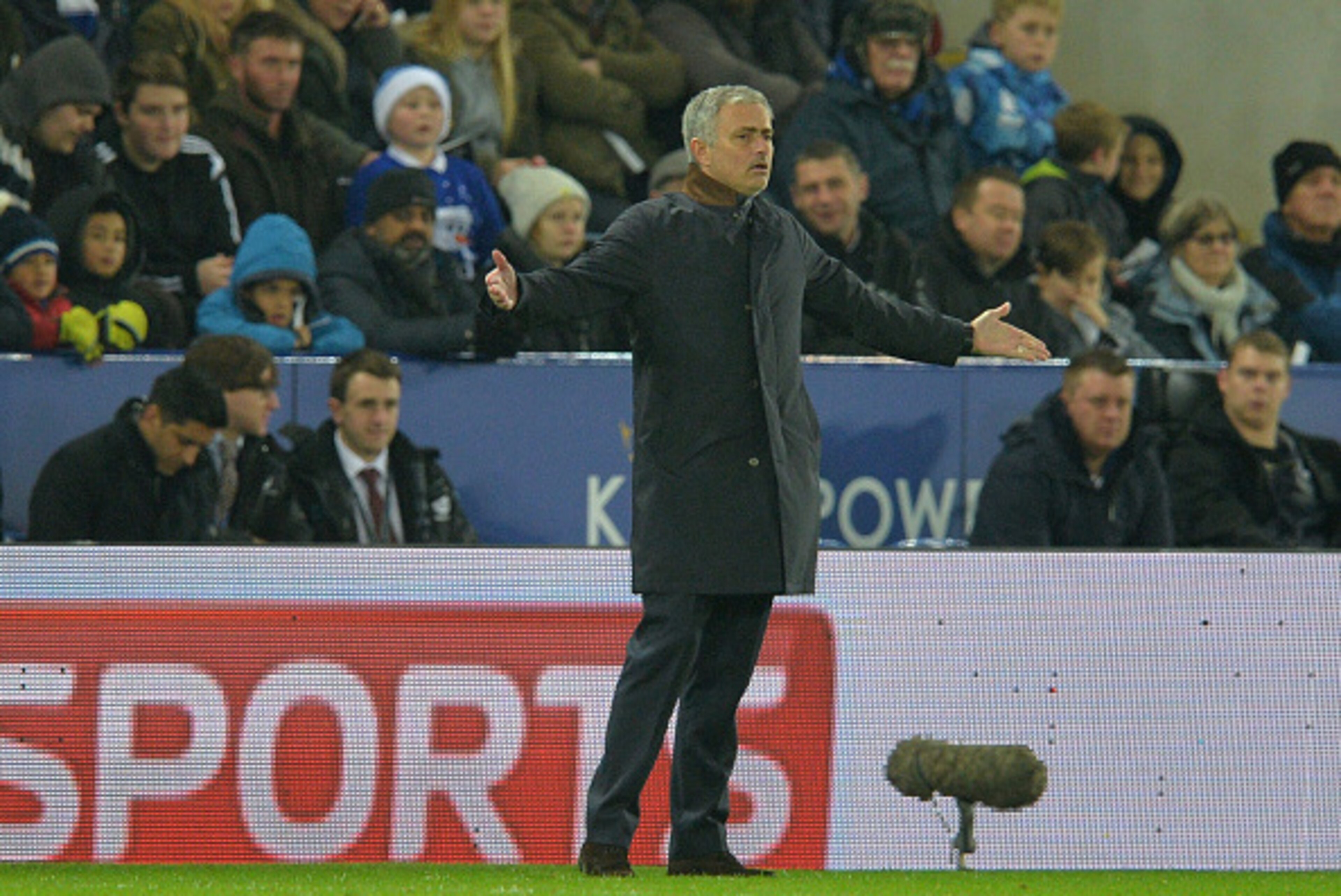 Chelsea's Portuguese manager Jose Mourinho gestures during the English Premier League football match between Leicester City and Chelsea at the King Power Stadium in Leicester, central England on December 14, 2015. 
AFP PHOTO / PAUL ELLIS
RESTRICTED TO EDI