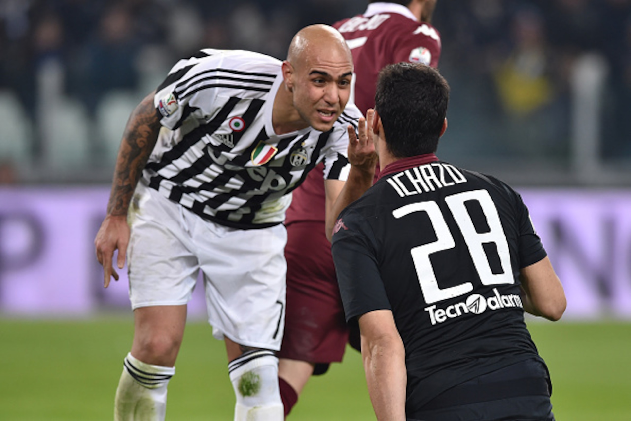 TURIN, ITALY - DECEMBER 16:  Simone Zaza (L) of FC Juventus mocks Salvador Ichazo of Torino FC during the TIM Cup match between FC Juventus and Torino FC at Juventus Arena on December 16, 2015 in Turin, Italy.  (Photo by Valerio Pennicino/Getty Images)