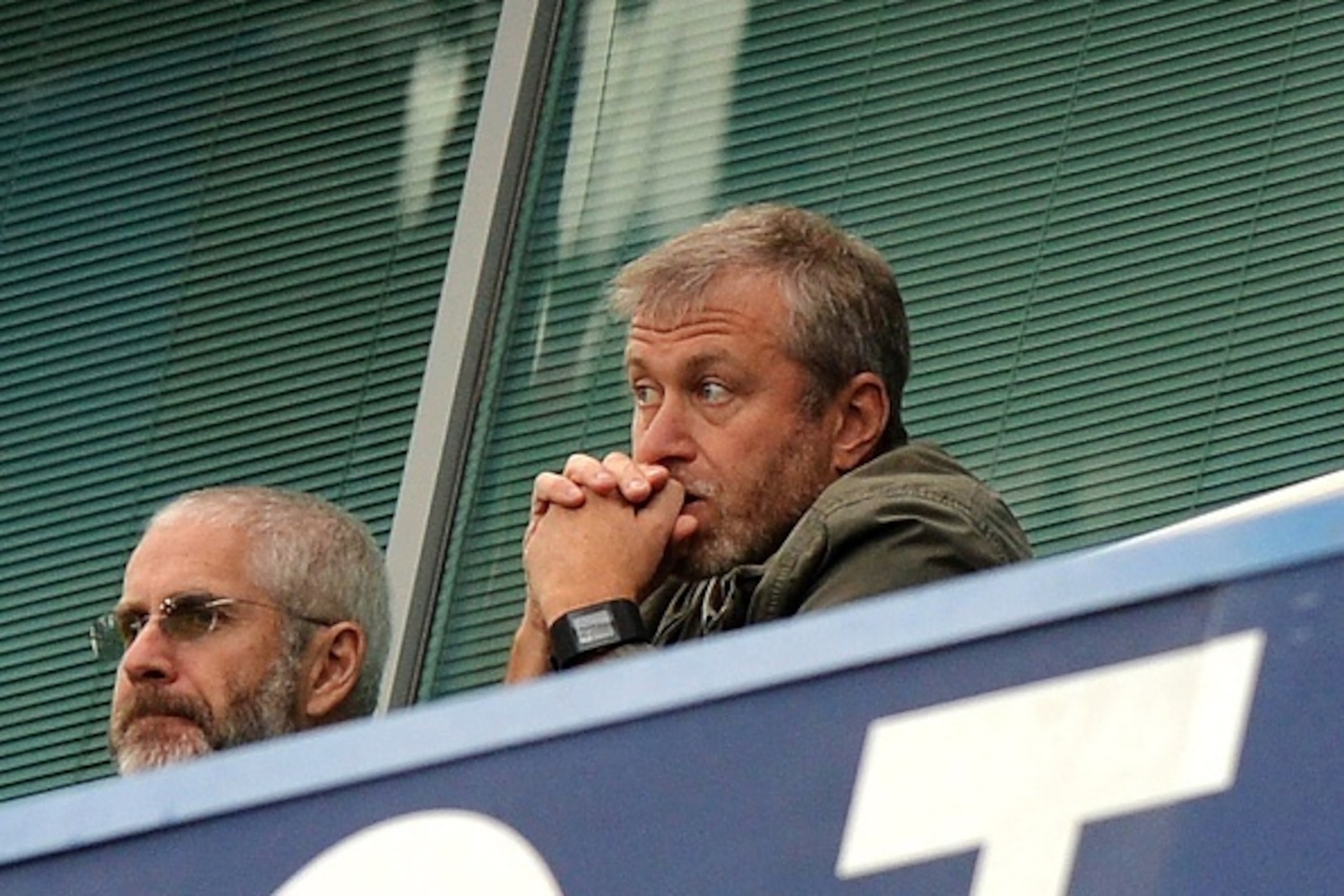 Chelsea's Russian owner Roman Abramovich watches the action during the English Premier League football match between Chelsea and Aston Villa at Stamford Bridge in London, on October 17, 2015. AFP PHOTO / OLLY GREENWOOD

RESTRICTED TO EDITORIAL USE. No use