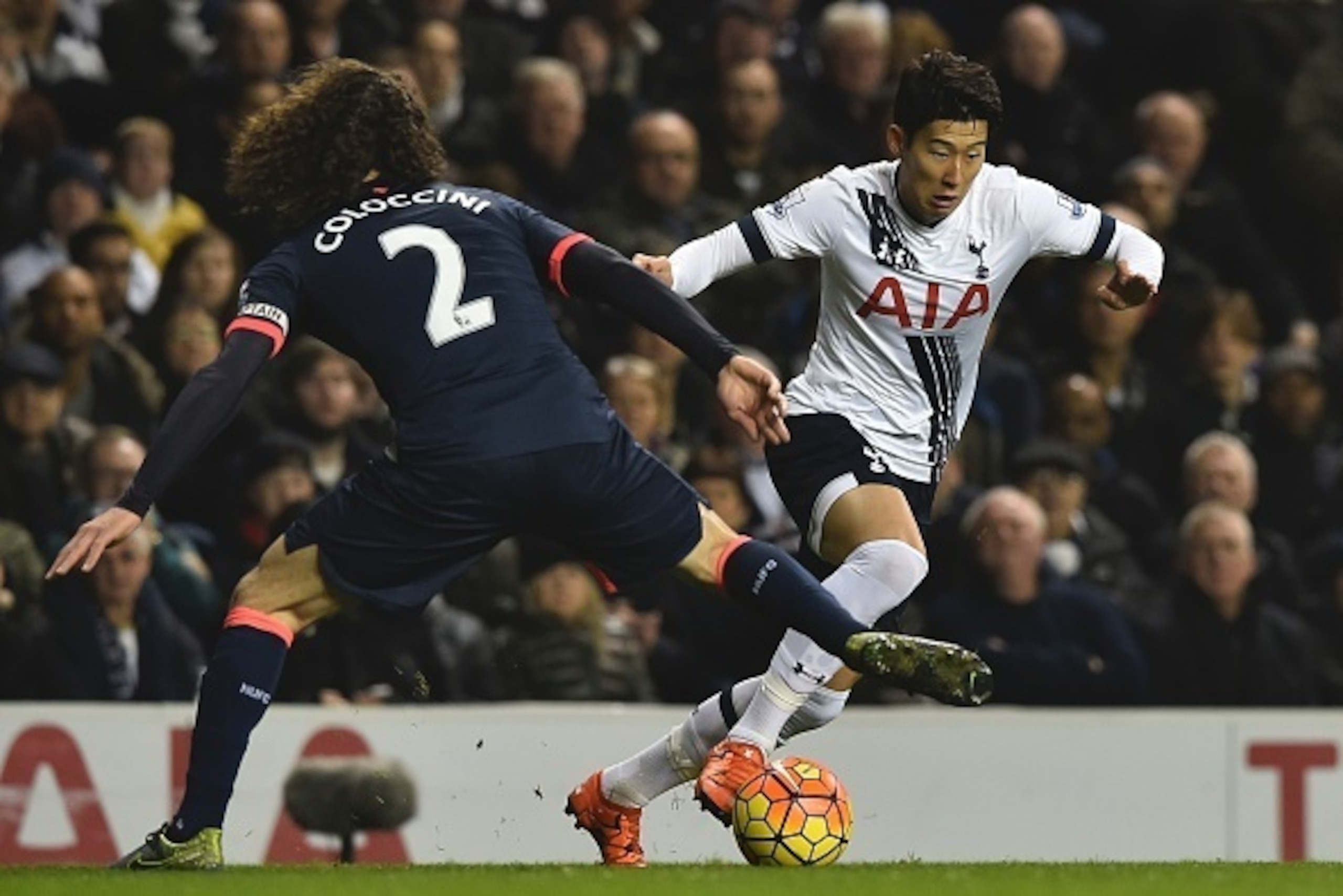 Tottenham Hotspur's South Korean striker Son Heung-Min (R) takes on Newcastle United's Argentinian defender Fabricio Coloccini (L) during the English Premier League football match between Tottenham Hotspur and Newcastle United at White Hart Lane in north 