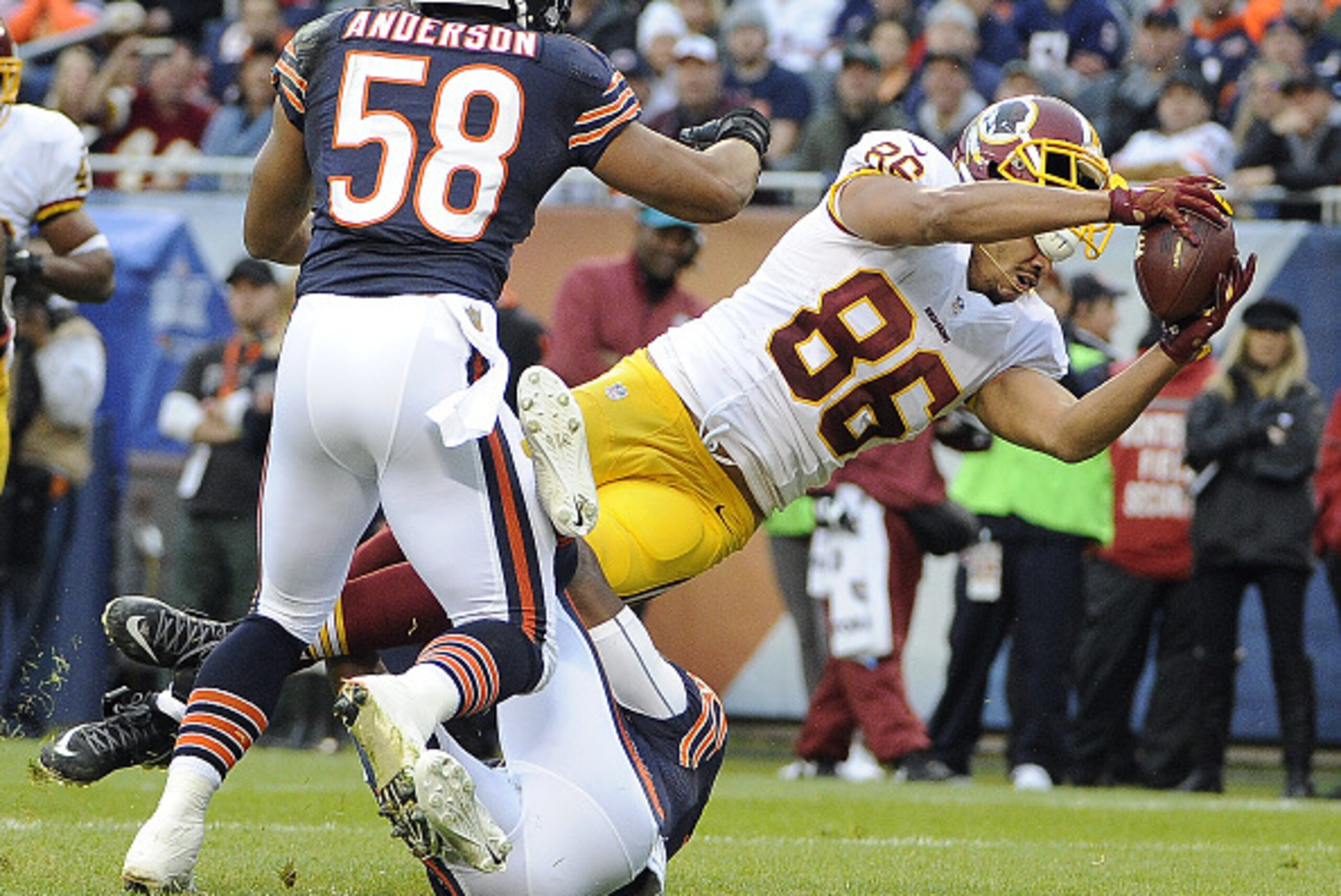 CHICAGO, IL- DECEMBER 13: Jordan Reed #86 of the Washington Redskins catches a pass against the Chicago Bears during the first quarter on December 13, 2015 at Soldier Field in Chicago, Illinois. The Washington Redskins won 24-21. (Photo by David Banks/Get