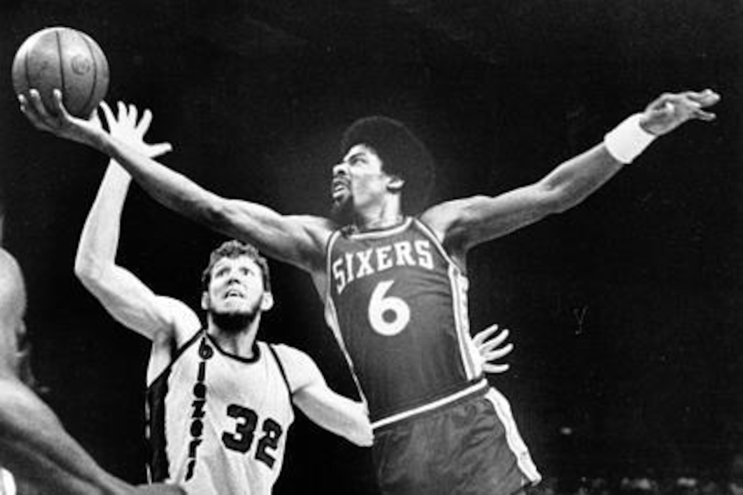 Bill Walton and Julius Erving in the 1977 NBA Finals.