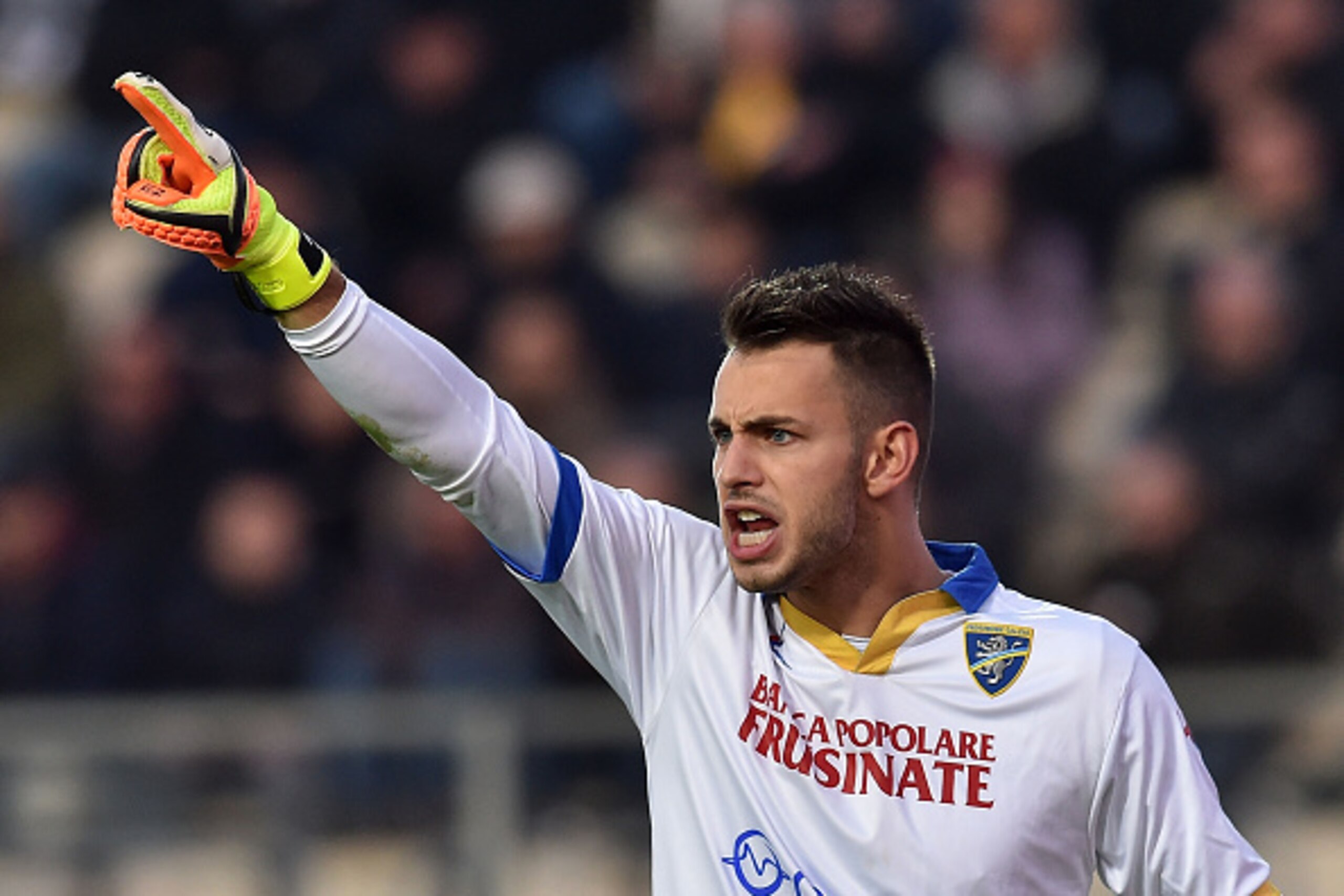 FROSINONE, ITALY - NOVEMBER 29:  Nicola Leali of Frosinone in action during the Serie A match between Frosinone Calcio and Hellas Verona FC at Stadio Matusa on November 29, 2015 in Frosinone, Italy.  (Photo by Giuseppe Bellini/Getty Images)
