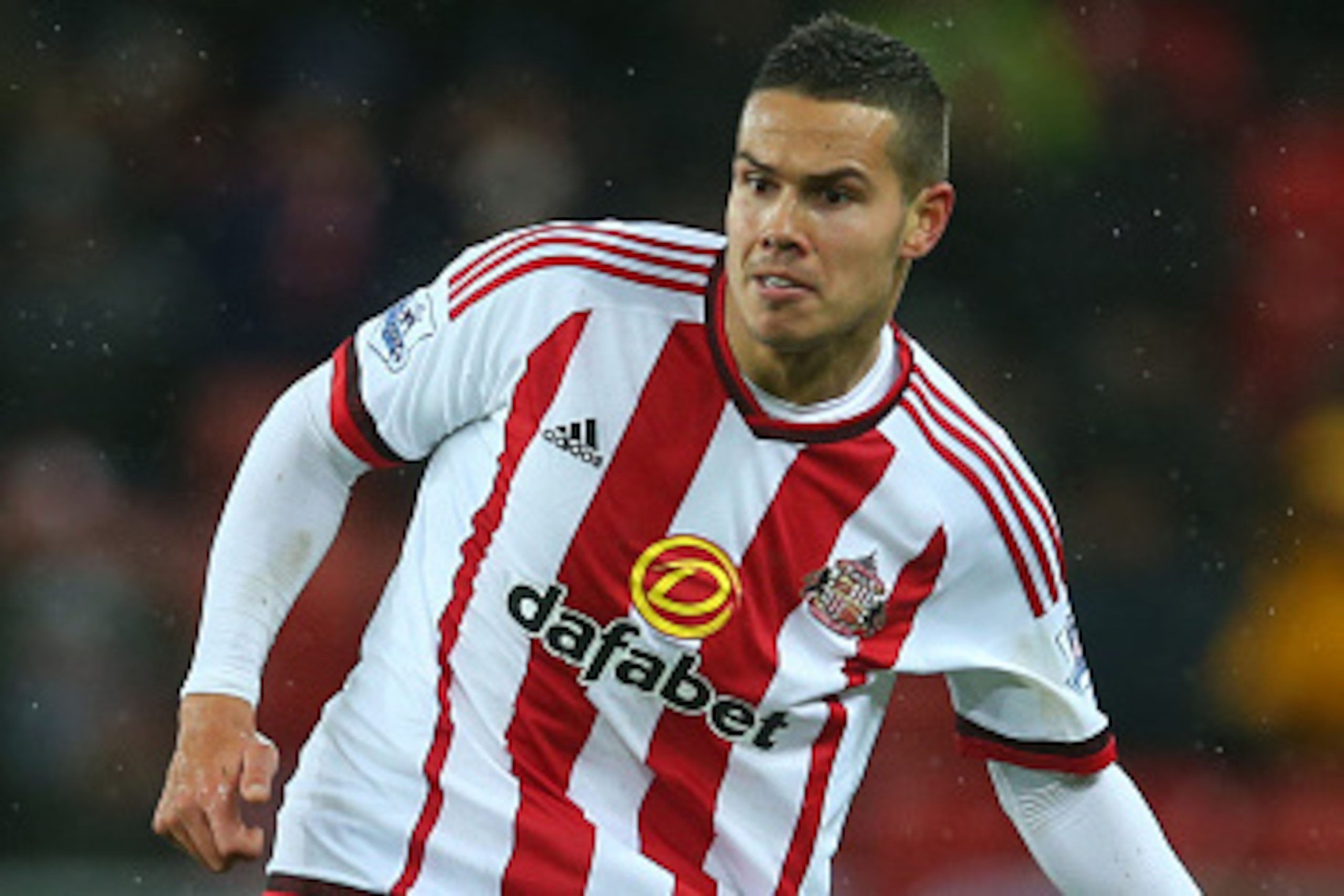 SUNDERLAND, ENGLAND - DECEMBER 12:  Jack Rodwell of Sunderland controls the ball during the Barclays Premier League match between Sunderland and Watford at The Stadium of Light on December 12, 2015 in Sunderland, England. (Photo by Ian MacNicol/Getty imag