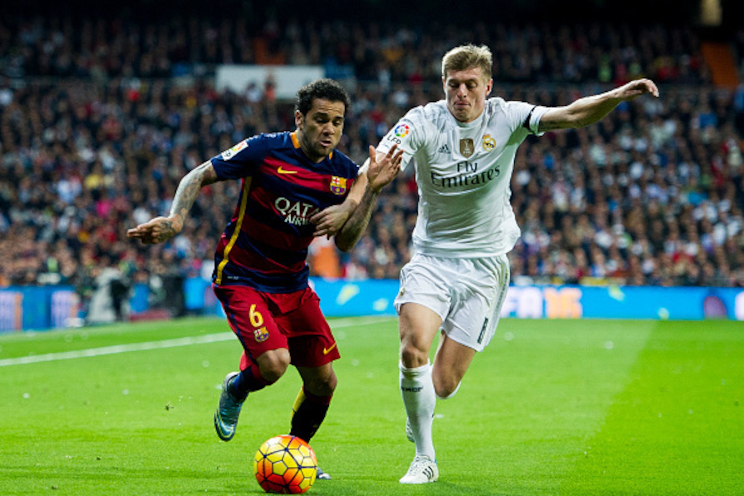 MADRID, SPAIN - NOVEMBER 21:  Toni Kroos of Real Madrid duels for the ball with Dani Alves of Barcelona during the La Liga match between Real Madrid CF and FC Barcelona at Estadio Santiago Bernabeu on November 21, 2015 in Madrid, Spain.  (Photo by Juan Ma