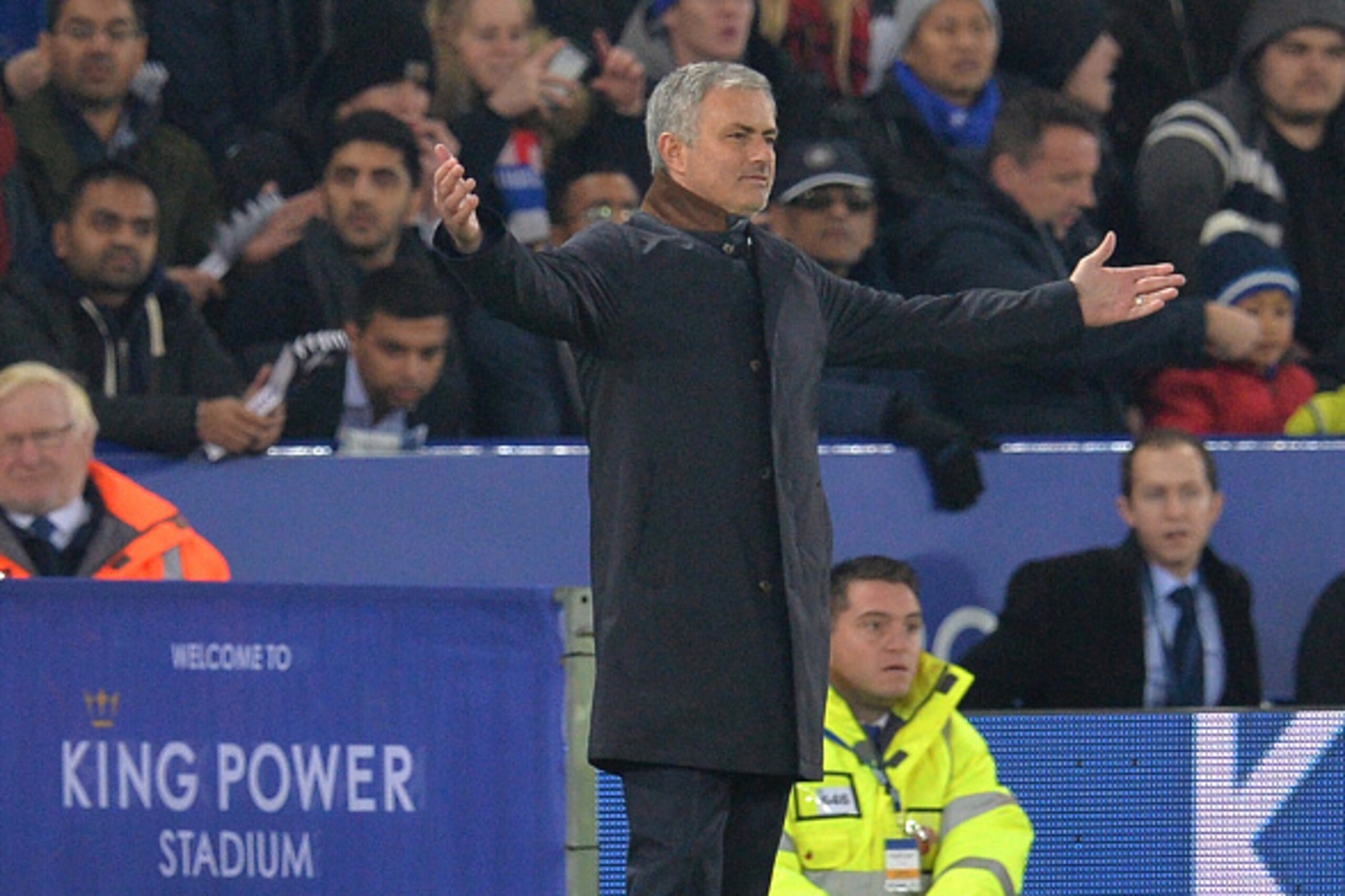 Chelsea's Portuguese manager Jose Mourinho gestures during the English Premier League football match between Leicester City and Chelsea at the King Power Stadium in Leicester, central England on December 14, 2015. 
AFP PHOTO / PAUL ELLIS
RESTRICTED TO EDI