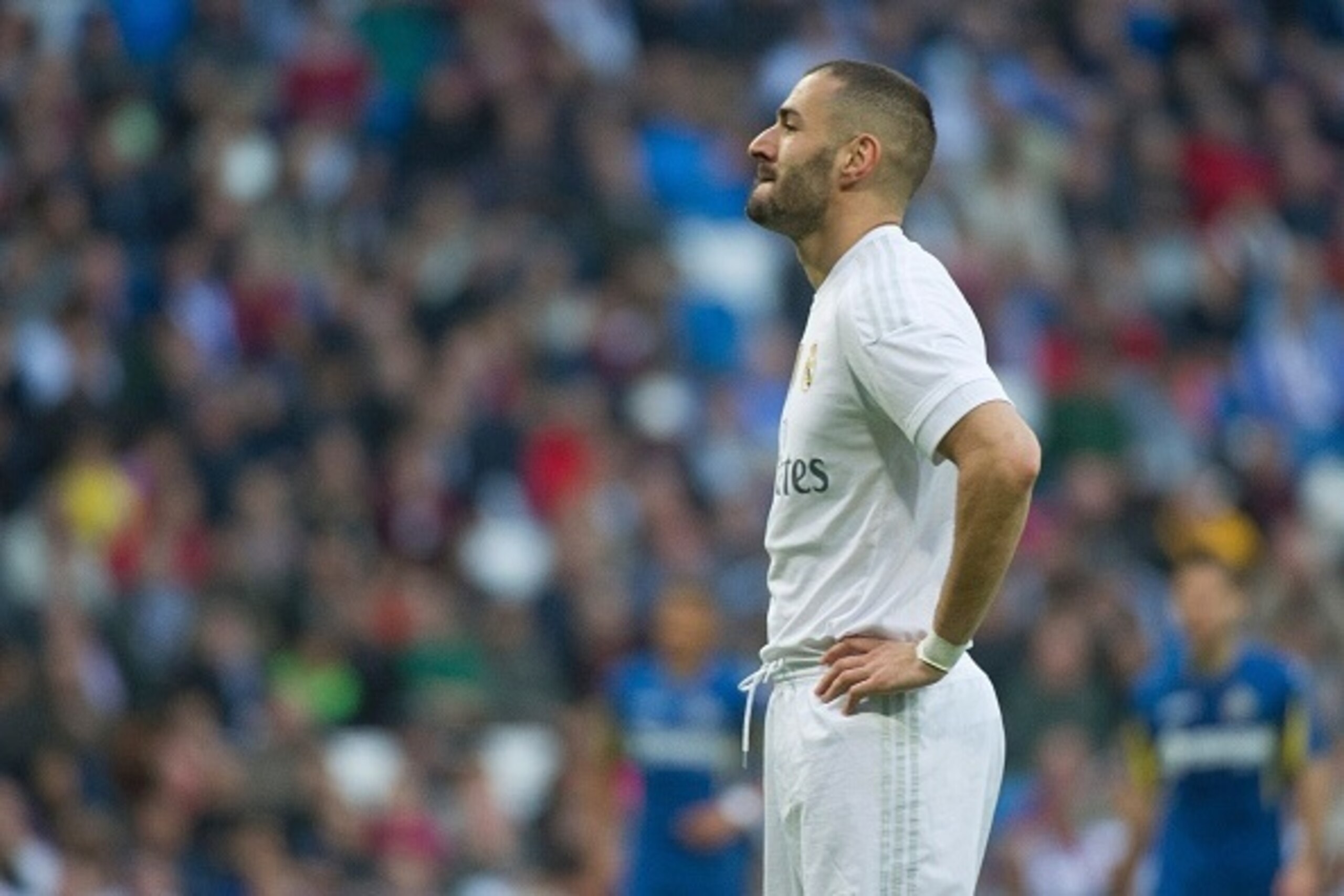 Real Madrid's French forward Karim Benzema stands during the Spanish league football match Real Madrid CF vs Getafe CF at the Santiago Bernabeu stadium in Madrid on December 5, 2015.  / AFP / CURTO DE LA TORRE        (Photo credit should read CURTO DE LA 