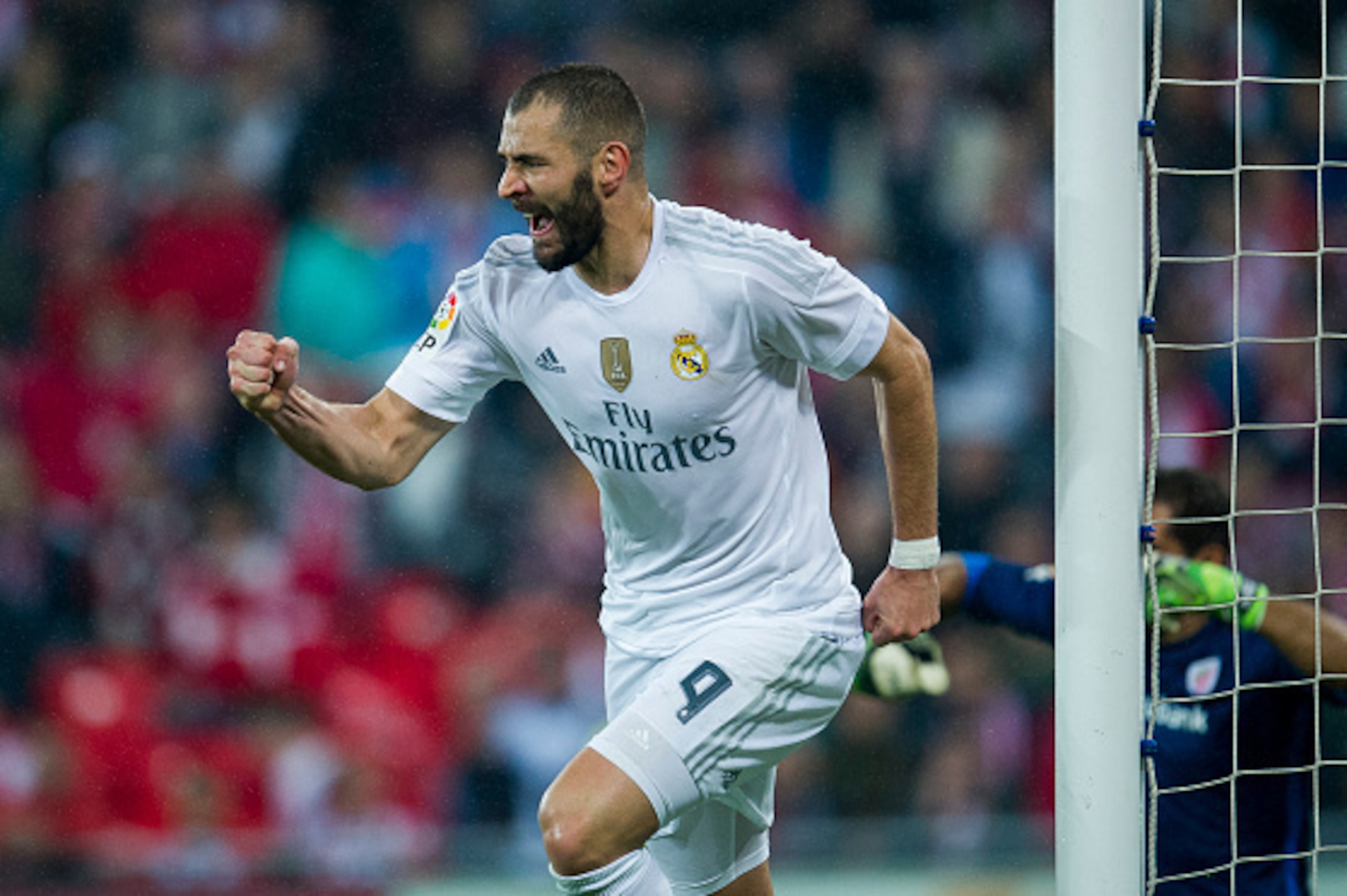 BILBAO, SPAIN - SEPTEMBER 23:  Karim Benzema of Real Madrid CF celebrates after scoring his team's second goal during the La Liga match between Athletic Club Bilbao and Real Madrid CF at San Mames Stadium on September 23, 2015 in Bilbao, Spain.  (Photo by