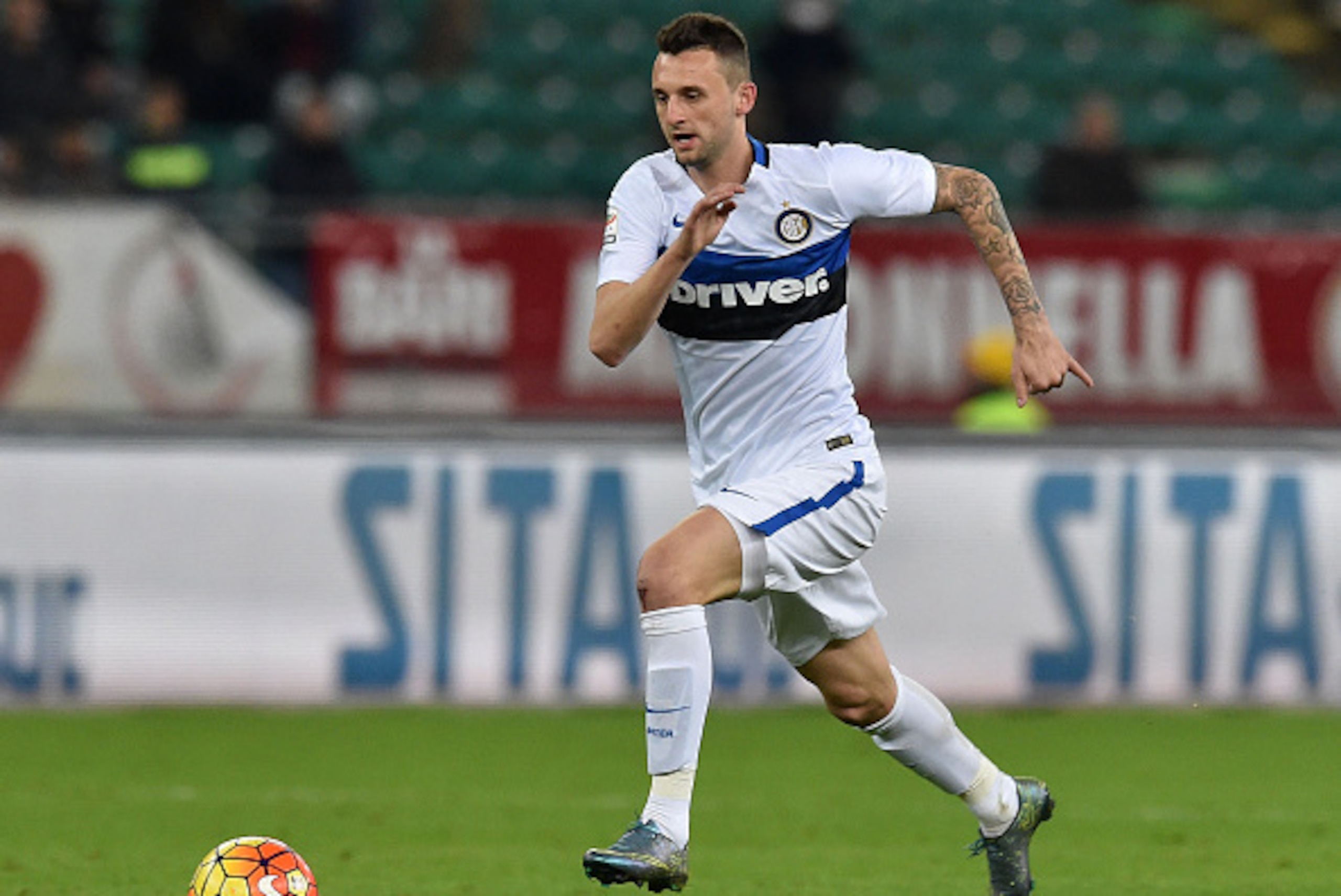 BARI, ITALY - NOVEMBER 24:  Marcelo Brozovic of FC Internazionale in action during a tornemnt between FC Internazionale, AC Milan and AS Bari at Stadio San Nicola on November 24, 2015 in Bari, Italy.  (Photo by Giuseppe Bellini/Getty Images)