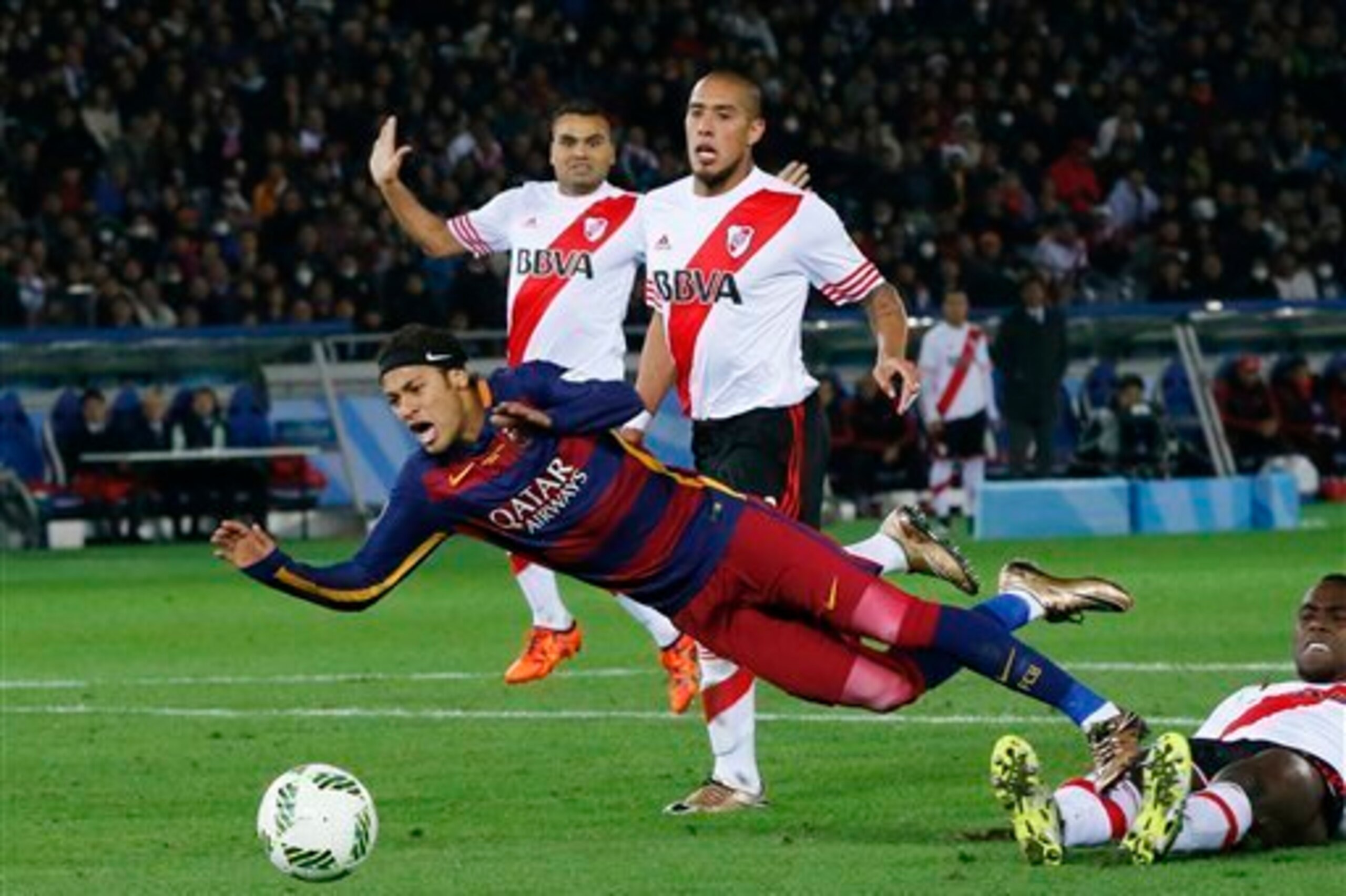 River Plate had an aggressive game plan to disrupt the flow of Barcelona.