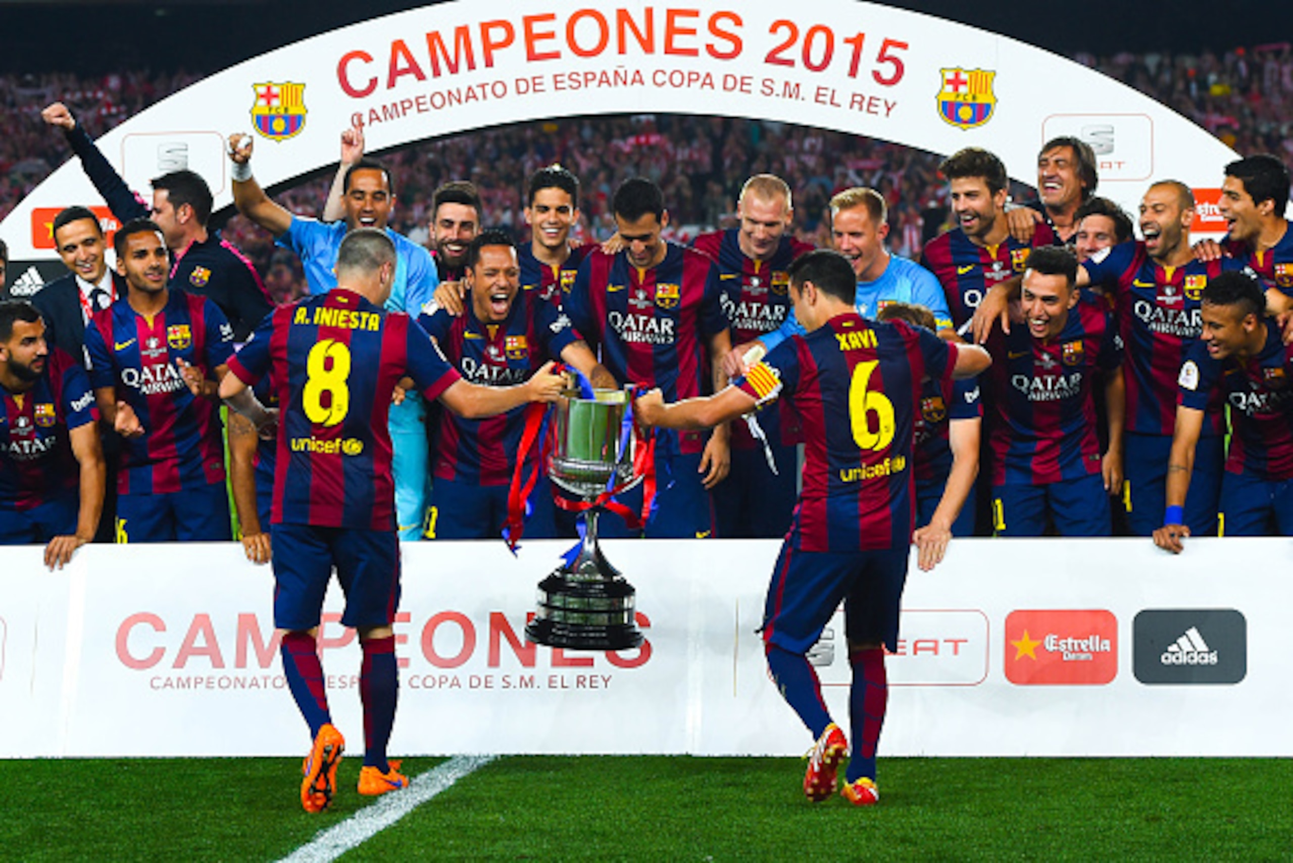 BARCELONA, SPAIN - MAY 30:  FC Barcelona players celebrate after winning the Copa del Rey Final match between FC Barcelona and Athletic Club at Camp Nou on May 30, 2015 in Barcelona, Spain.  (Photo by David Ramos/Getty Images)