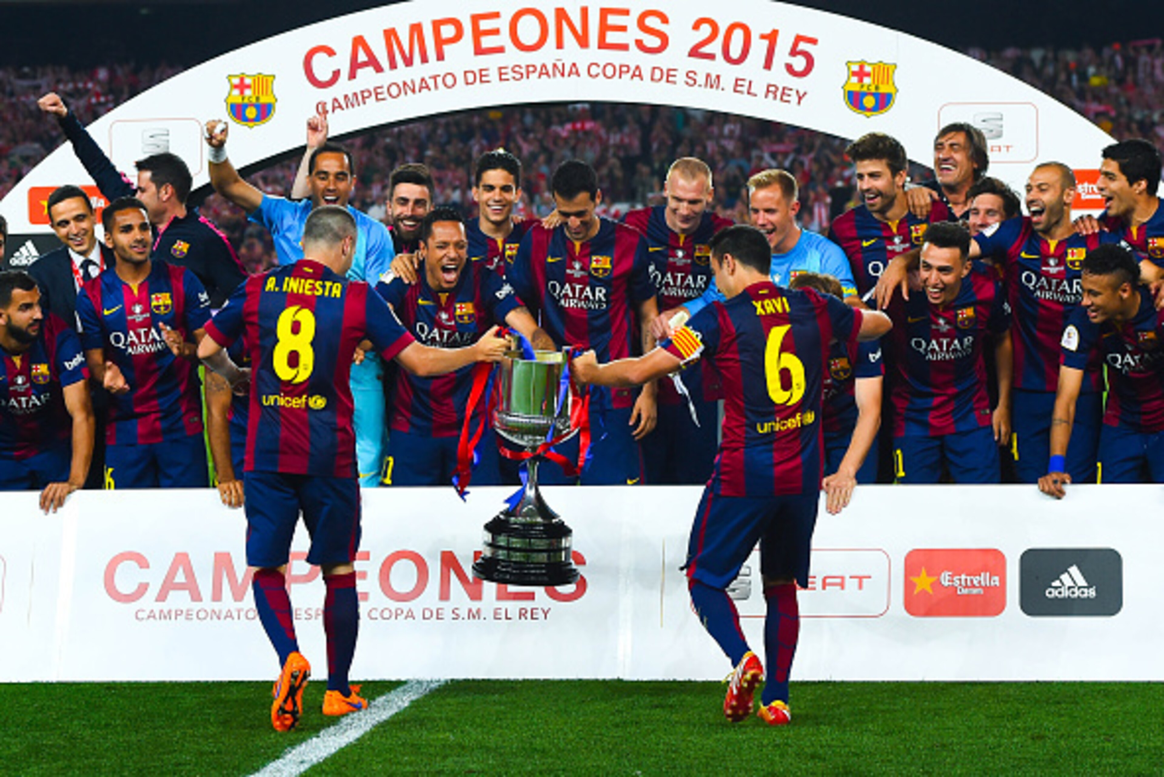 BARCELONA, SPAIN - MAY 30:  FC Barcelona players celebrate after winning the Copa del Rey Final match between FC Barcelona and Athletic Club at Camp Nou on May 30, 2015 in Barcelona, Spain.  (Photo by David Ramos/Getty Images)