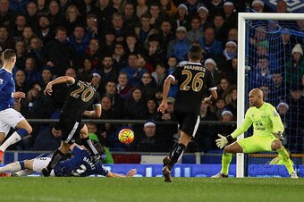 LIVERPOOL, ENGLAND - DECEMBER 19:  Shinji Okazaki of Leicester City scores his team's third goal during the Barclays Premier League match between Everton and Leicester City at Goodison Park on December 19, 2015 in Liverpool, England.  (Photo by Nigel Rodd