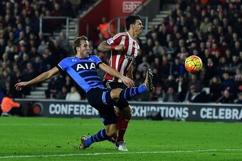 Tottenham Hotspur's English striker Harry Kane has an unsuccessful shot during the English Premier League football match between Southampton and Tottenham Hotspur at St Mary's Stadium in Southampton, southern England on December 19, 2015. Tottenham won th