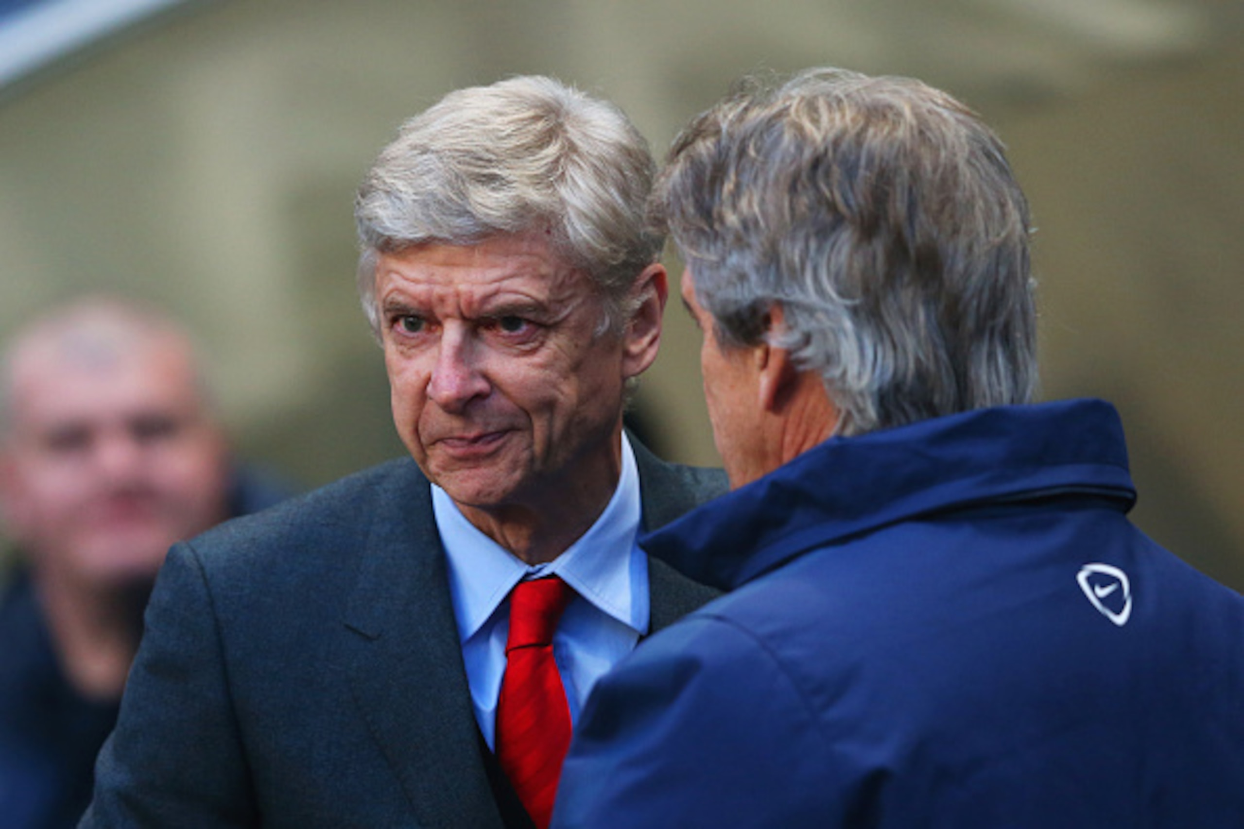 MANCHESTER, ENGLAND - JANUARY 18:  Manuel Pellegrini manager of Manchester City and Arsene Wenger manager of Arsenal shake hands prior to the Barclays Premier League match between Manchester City and Arsenal at Etihad Stadium on January 18, 2015 in Manche