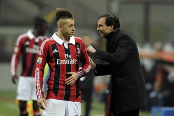 MILAN, ITALY - MARCH 02:  Stephan El Shaarawy of AC Milan and head coach Massimiliano Allegri during the Serie A match between AC Milan and S.S. Lazio at San Siro Stadium on March 2, 2013 in Milan, Italy.  (Photo by Claudio Villa/Getty Images)