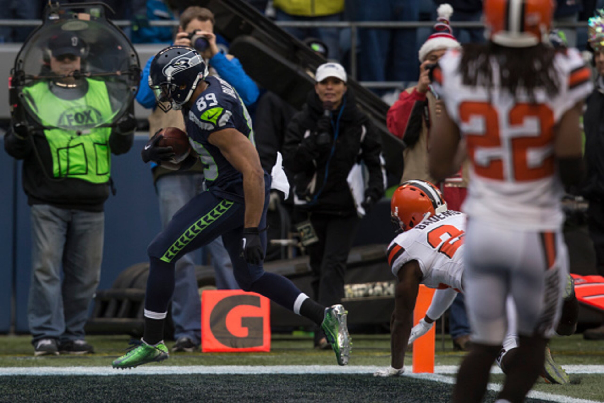 SEATTLE, WA - DECEMBER 20: Wide receiver Doug Baldwin #89 of the Seattle Seahawks scores a touchdow during the first half of a football game against the Cleveland Browns at CenturyLink Field on December 20, 2015 in Seattle, Washington. (Photo by Stephen B