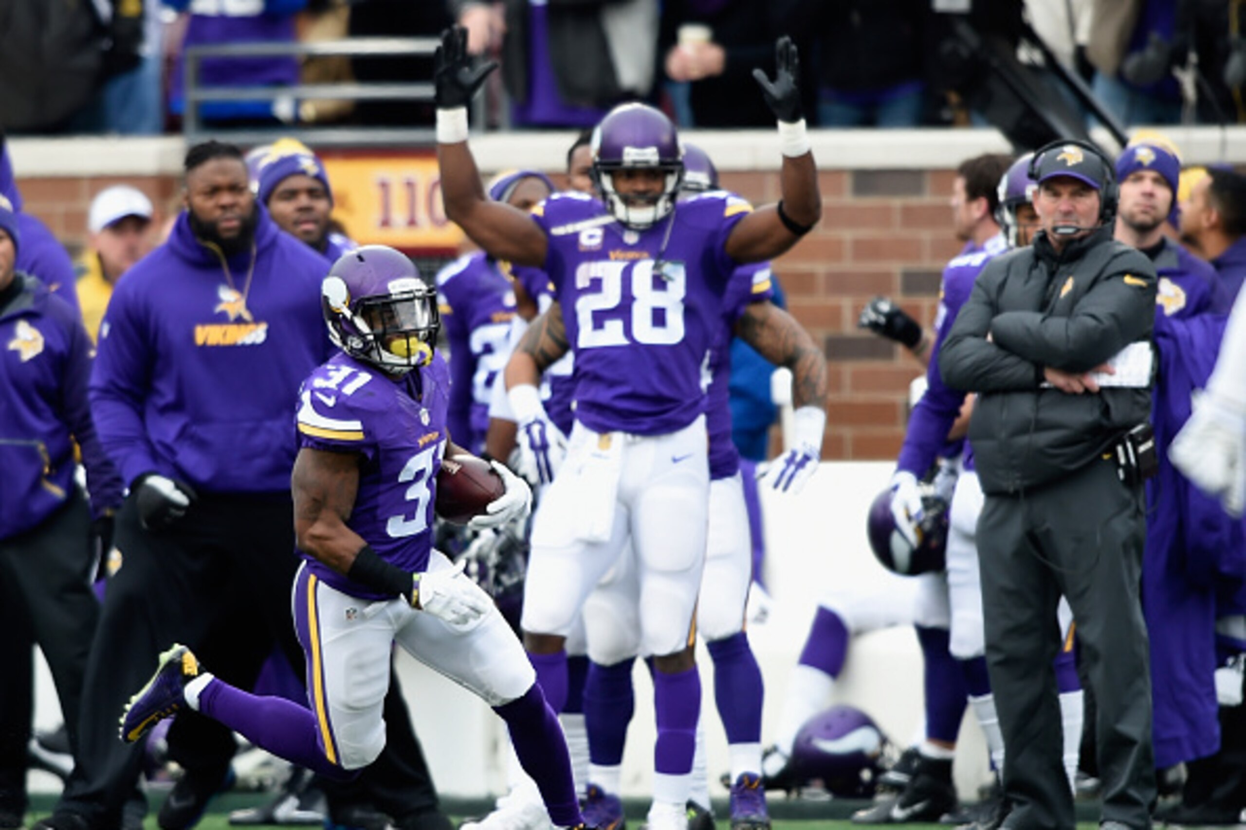 MINNEAPOLIS, MN - DECEMBER 20: Adrian Peterson #28 and head coach Mike Zimmer of the Minnesota Vikings watch from the sidelines as Jerick McKinnon #31 carries the ball against the Chicago Bears during the first quarter of the game on December 20, 2015 at 