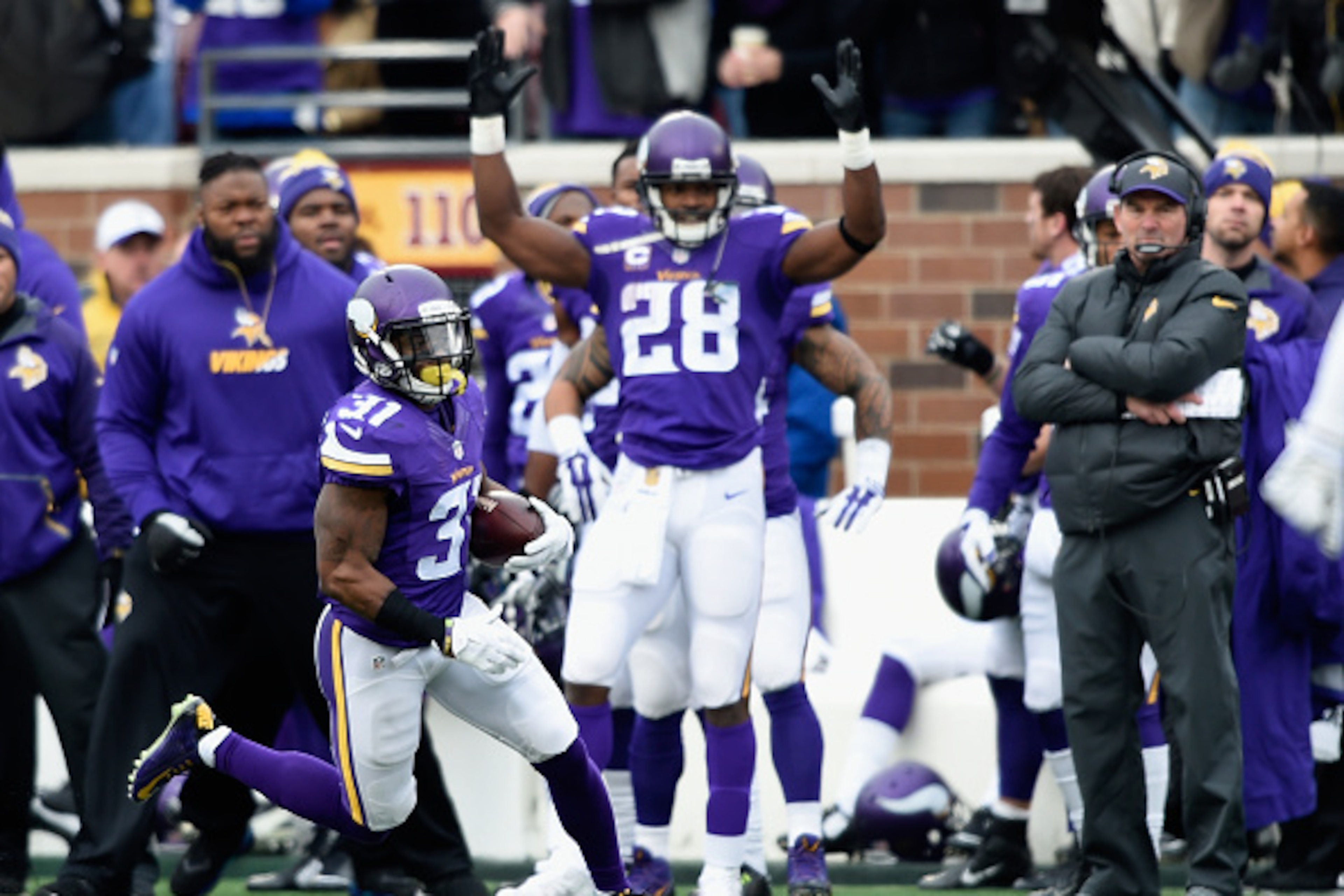 MINNEAPOLIS, MN - DECEMBER 20: Adrian Peterson #28 and head coach Mike Zimmer of the Minnesota Vikings watch from the sidelines as Jerick McKinnon #31 carries the ball against the Chicago Bears during the first quarter of the game on December 20, 2015 at MINNEAPOLIS, MN - DECEMBER 20: Adrian Peterson #28 and head coach Mike Zimmer of the Minnesota Vikings watch from the sidelines as Jerick McKinnon #31 carries the ball against the Chicago Bears during the first quarter of the game on December 20, 2015 at