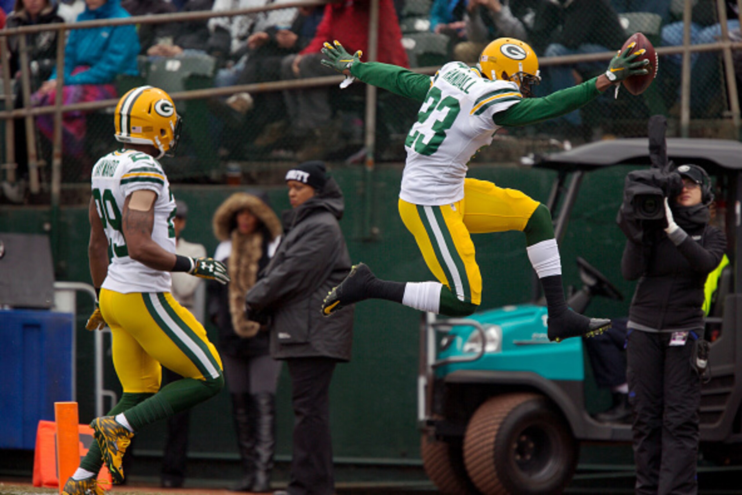 OAKLAND, CA - DECEMBER 20: Cornerback Damarious Randall #23 of the Green Bay Packers leaps into the endzone to punctuate a 43-yard touchdown on an interception against the Oakland Raiders in the second quarter on December 20, 2015 at O.co Coliseum in Oakl
