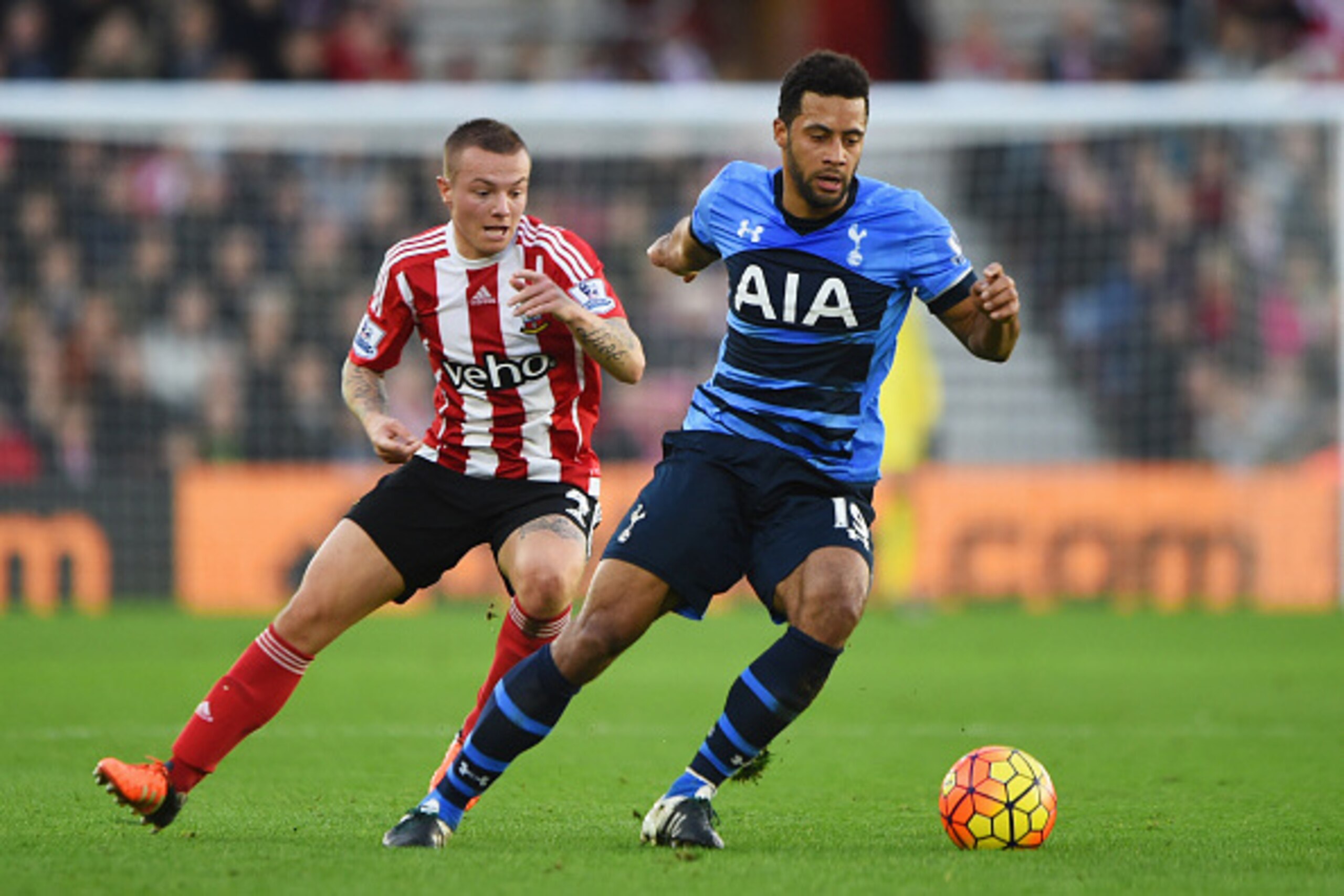 SOUTHAMPTON, ENGLAND - DECEMBER 19:  Mousa Dembele of Tottenham Hotspur is tracked by Jordy Clasie of Southampton during the Barclays Premier League match between Southampton and Tottenham Hotspur at St Mary's Stadium on December 19, 2015 in Southampton, 