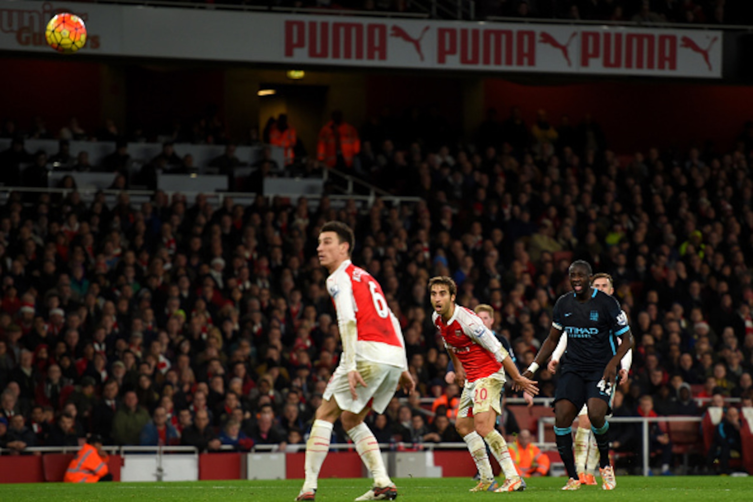 LONDON, ENGLAND - DECEMBER 21:  Yaya Toure of Manchester City (r) scores his side's first goal during the Barclays Premier League match between Arsenal and Manchester City at Emirates Stadium on December 21, 2015 in London, England.  (Photo by Michael Reg