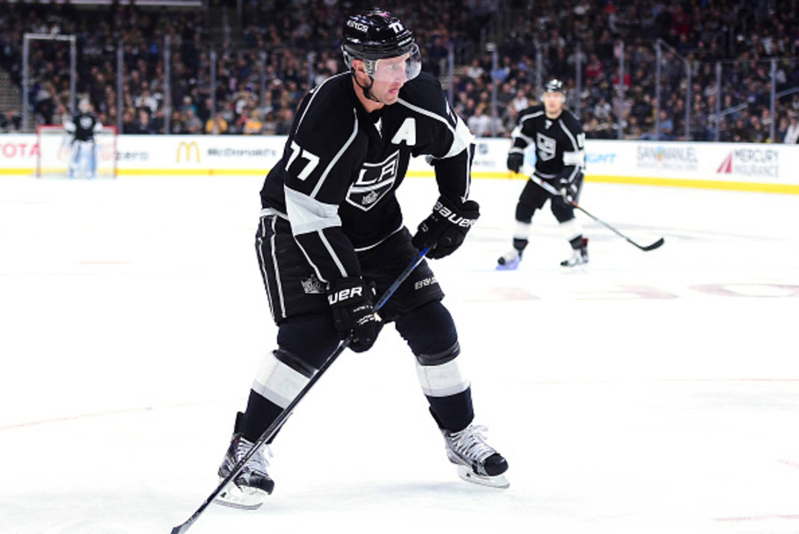 LOS ANGELES, CA - OCTOBER 16:  Jeff Carter #77 of the Los Angeles Kings controls the puck during the game against the Minnesota Wild at Staples Center on October 16, 2015 in Los Angeles, California.  (Photo by Harry How/Getty Images)