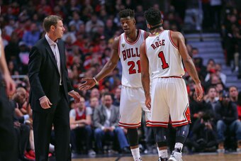 Oct 27, 2015; Chicago, IL, USA; Chicago Bulls head coach Fred Hoiberg talks with guard Jimmy Butler (21) and guard Derrick Rose (1) during the second half against the Cleveland Cavaliers at the United Center. Chicago won 97-95. Mandatory Credit: Dennis Wi